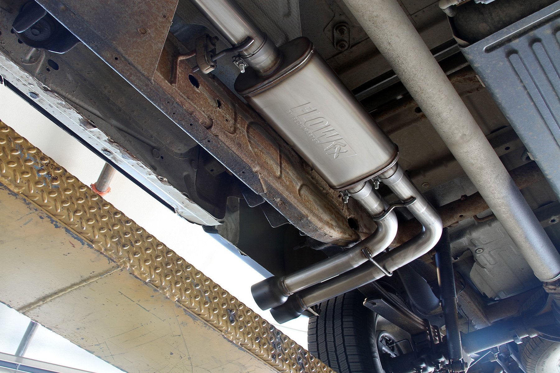 Flowmaster Flow FX Cat-Back Exhaust System Front View