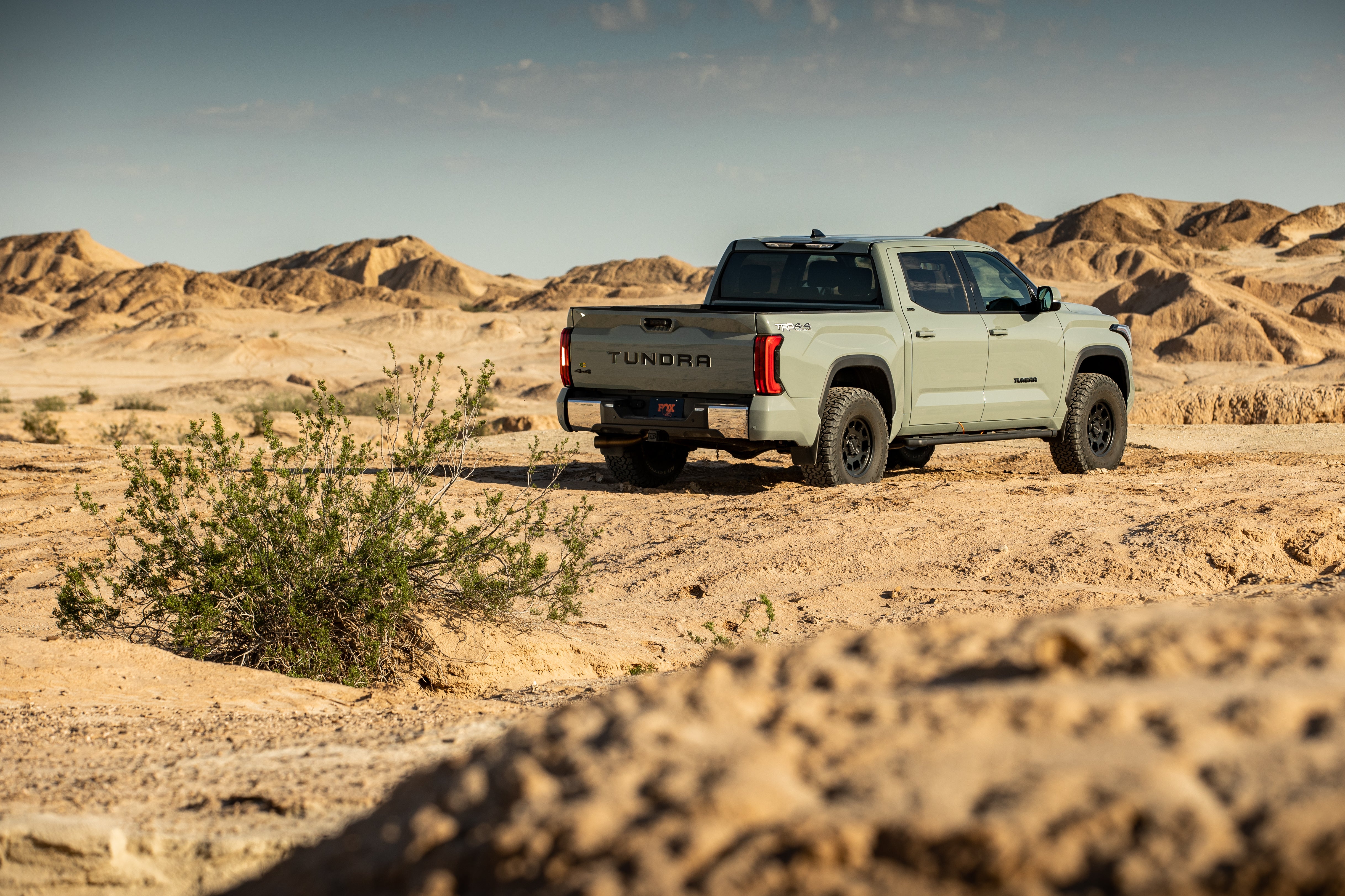 '22-24 Toyota Tundra FOX 3.0 FACTORY RACE RR Coilovers & Rear Shocks (1-2" Lift) w/ Upper Arms & Trailing Arm Combo Kit