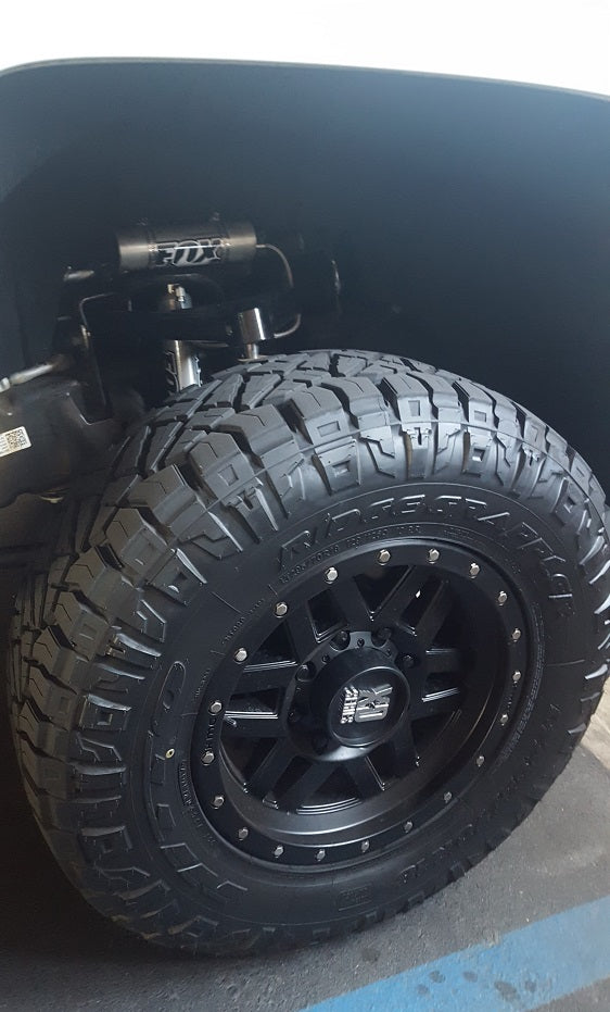 CST '11-19 GM 2500/3500HD Leveling Kit | Stage 2 Suspension System w/ FOX 2.0 Reservoir Shocks