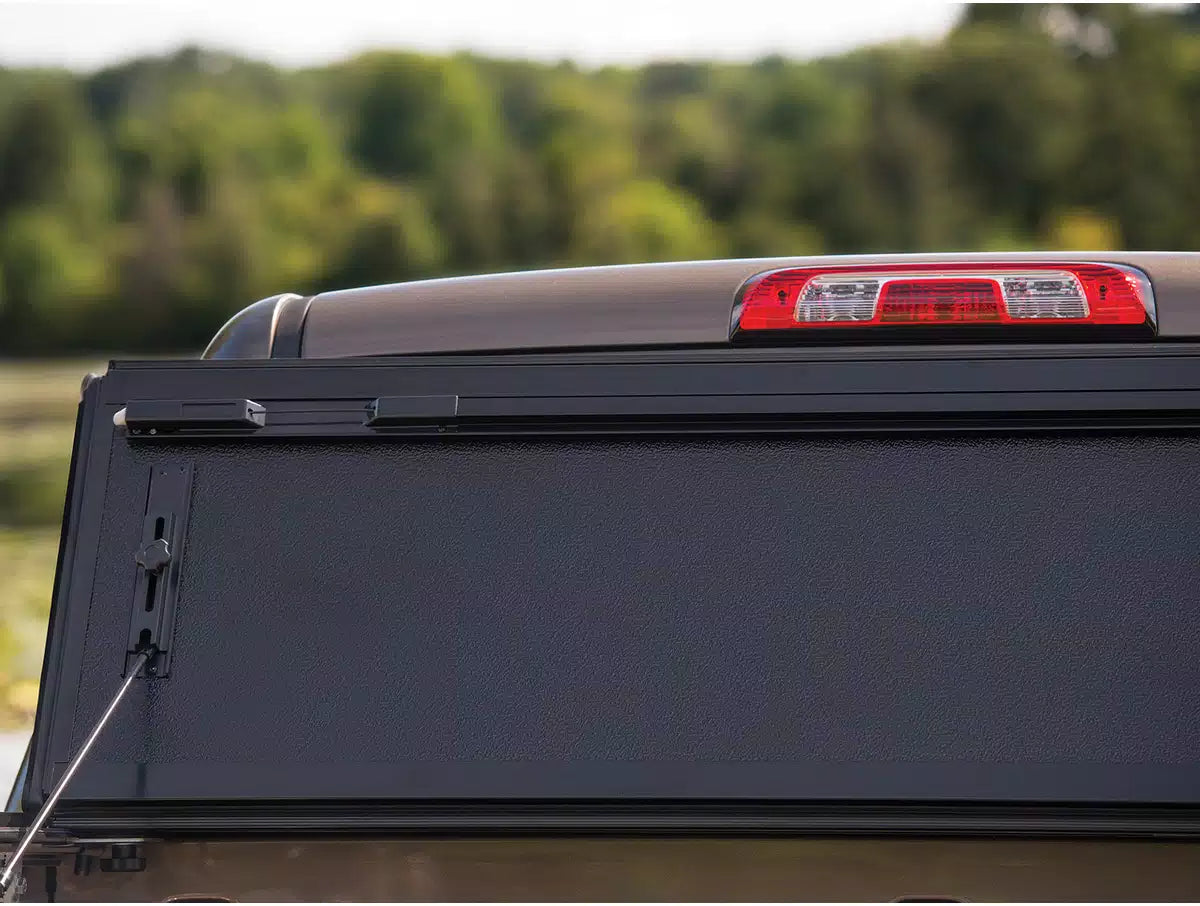 BAK 07-20 Toyota Tundra (w/ OE Track System) 5ft 6in Bed BAKFlip FiberMax