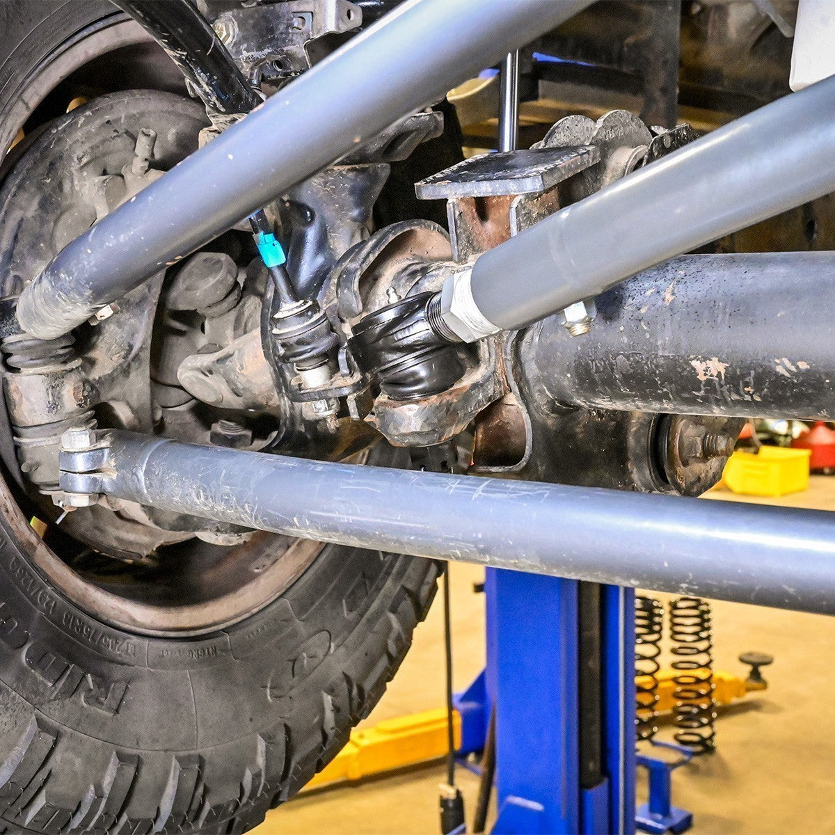 2005+ Ford F250/F350 HD Adjustable Track Bar