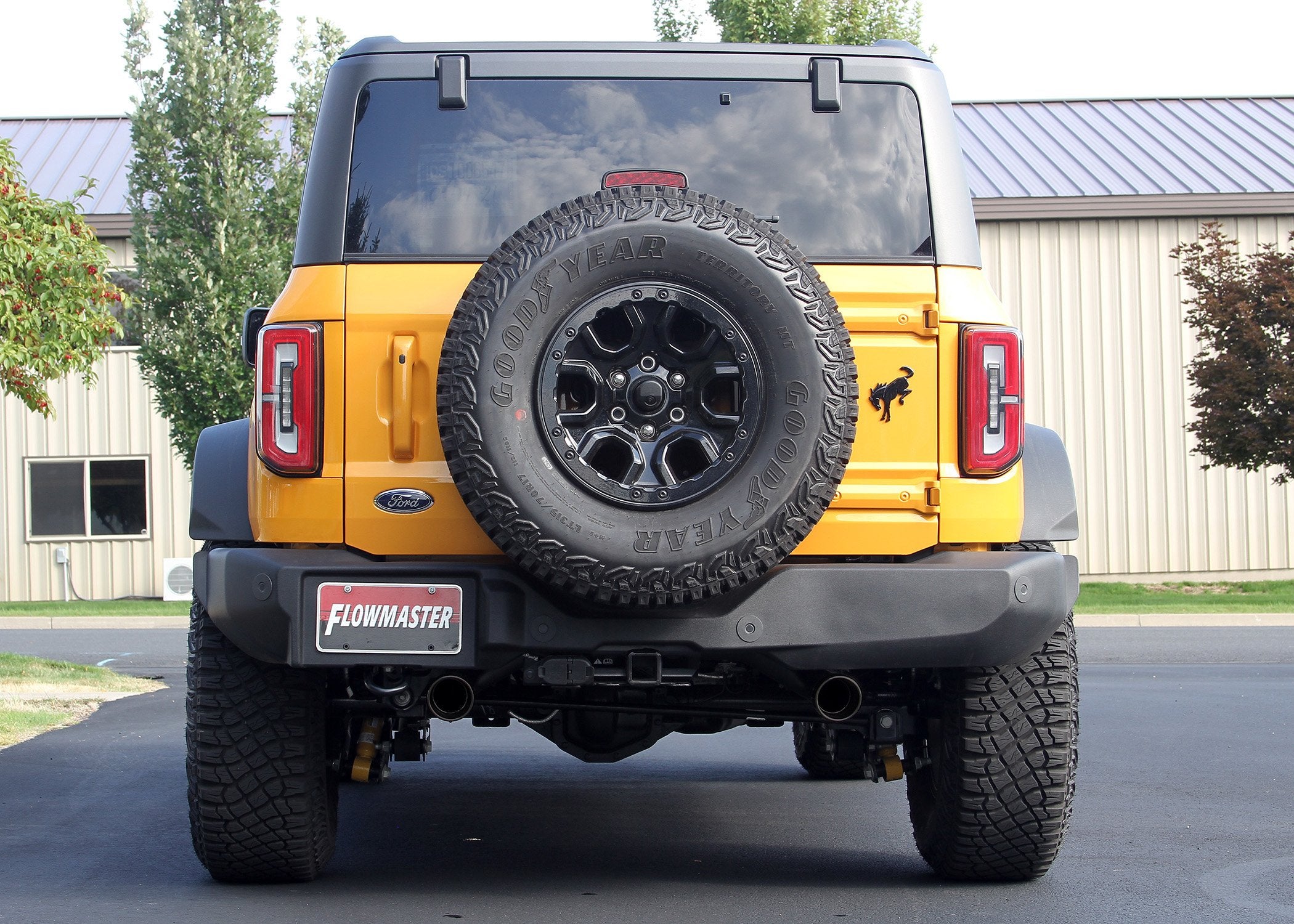 2021-2023 Ford Bronco 2.3/2.7L FLOWMASTER OUTLAW CAT-BACK EXHAUST SYSTEM Display on Vehicle