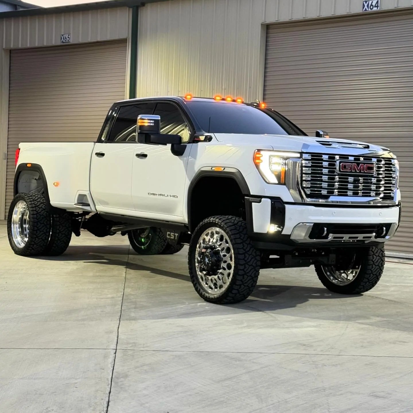 CST 20-25 GM 2500 / 3500 8″ Stage 3 Suspension System