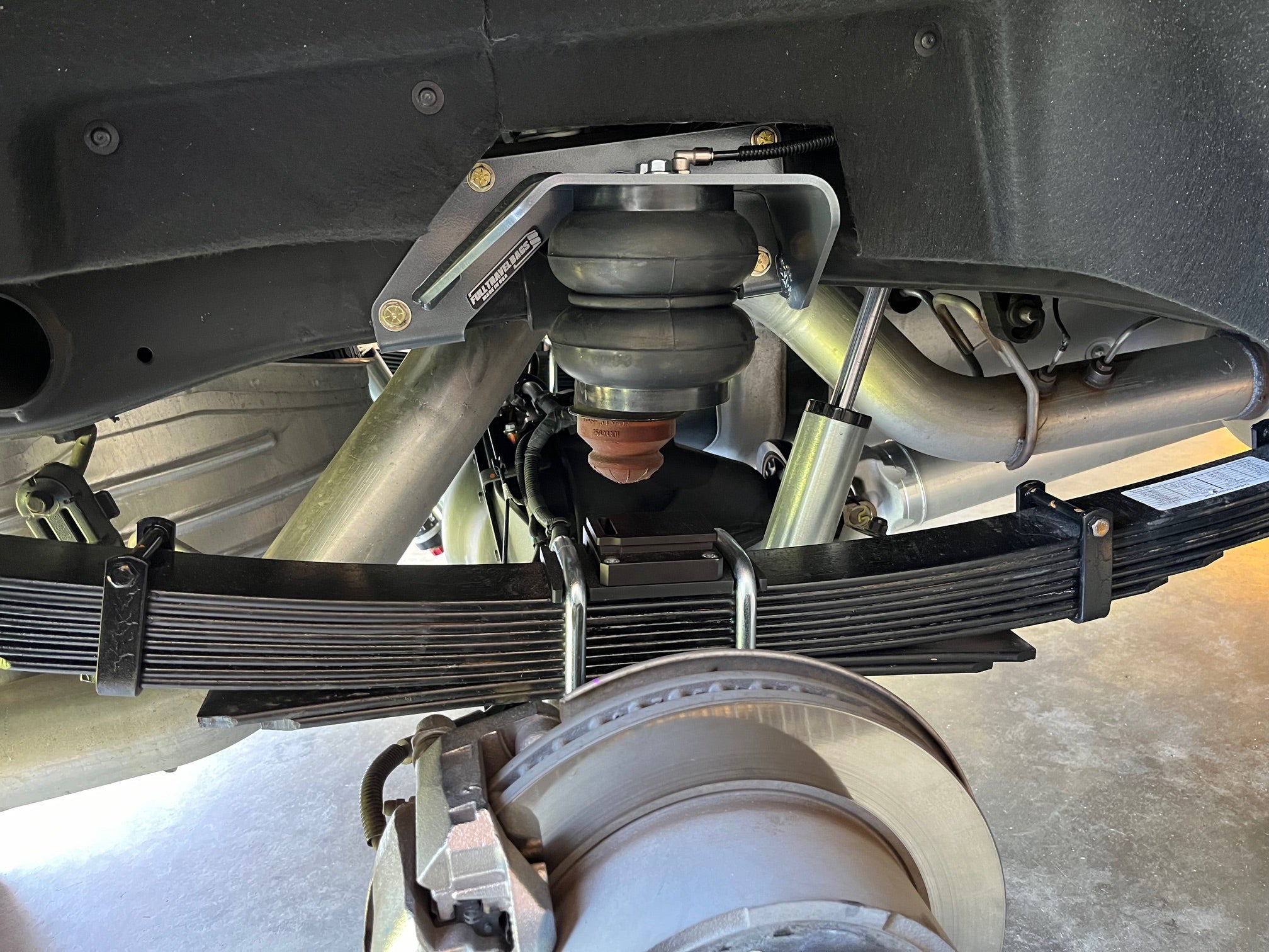 2020+ GM/CHEVY 2500/3500 Airbag Kit Front View