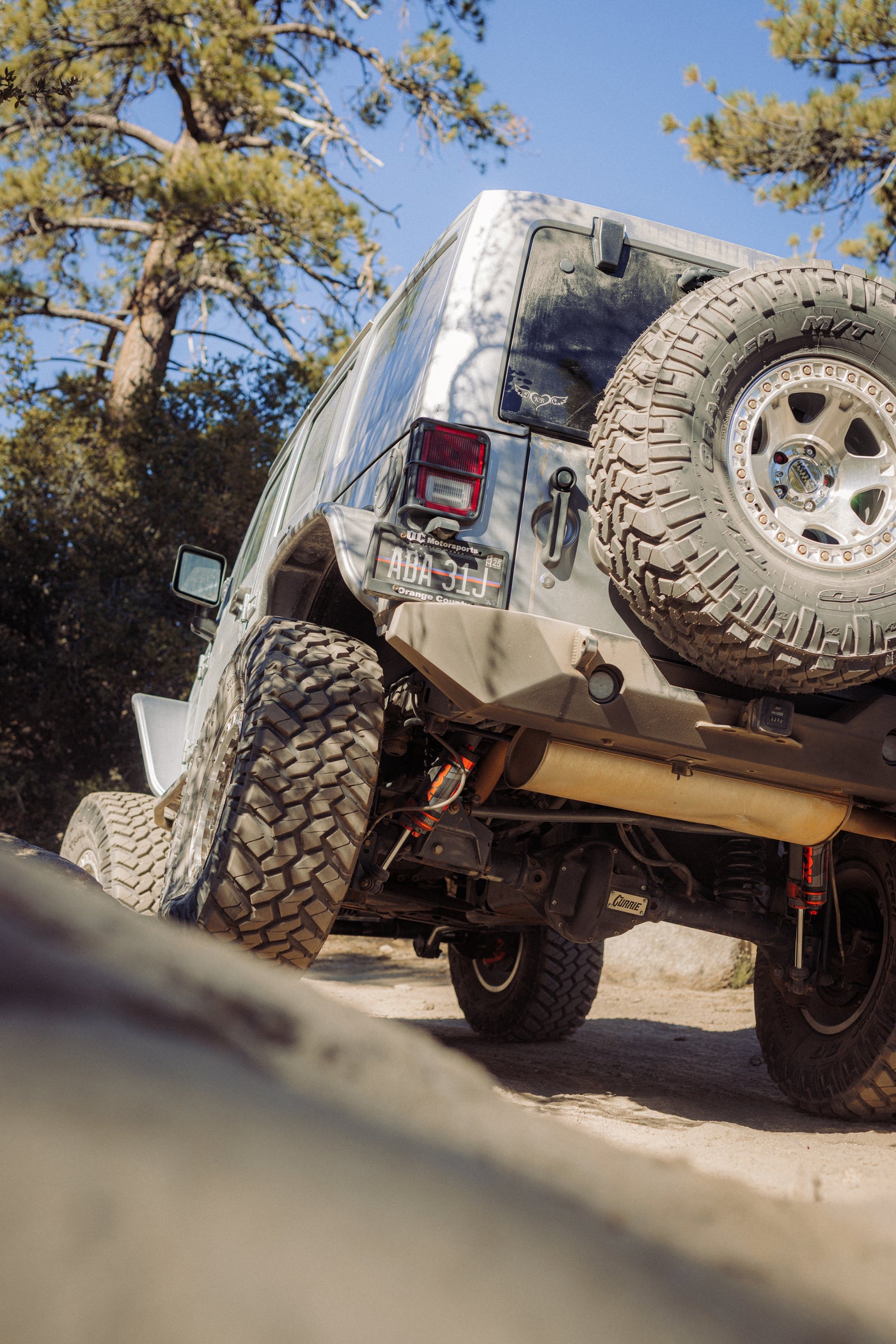 '07-18 Jeep JK FACTORY RACE 2.5 INTERNAL BYPASS RESERVOIR SHOCK (PAIR) - ADJUSTABLE - REAR SHOCKS Display on Vehicle