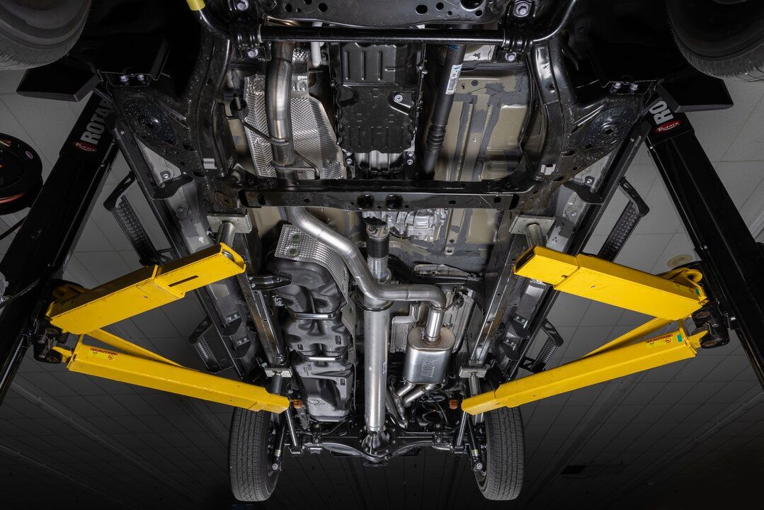 Flowmaster Signature Series Cat-back Exhaust System Display on Vehicle