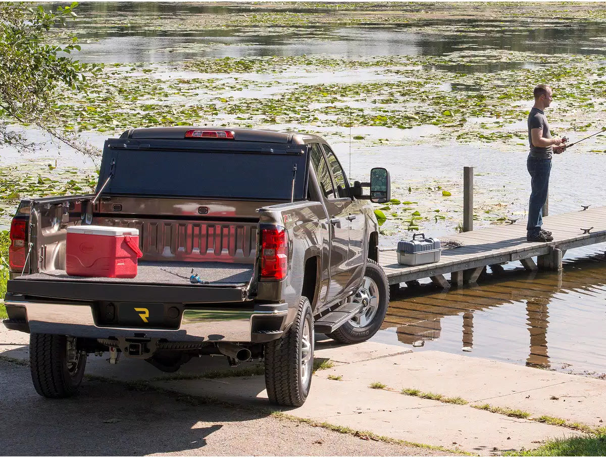 BAK 07-20 Toyota Tundra (w/ OE Track System) 5ft 6in Bed BAKFlip FiberMax
