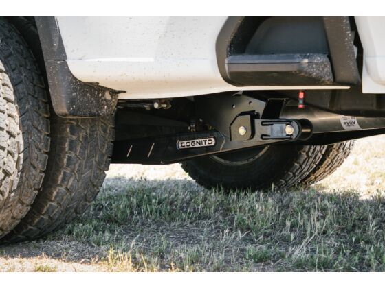 Cognito SM Series LDG Traction Bar Kit For 20-25 Silverado/Sierra 2500/3500 2WD/4WD with 0-4.0-Inch Rear Lift Height Front View