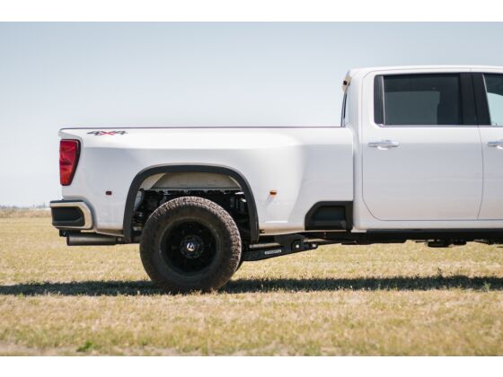 Cognito SM Series LDG Traction Bar Kit For 20-25 Silverado/Sierra 2500/3500 2WD/4WD with 0-4.0-Inch Rear Lift Height Front View