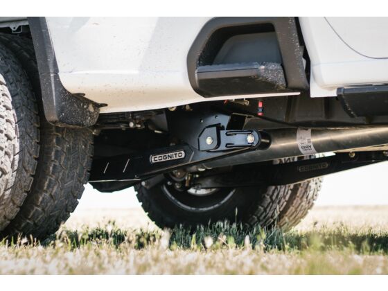 Cognito SM Series LDG Traction Bar Kit For 20-25 Silverado/Sierra 2500/3500 2WD/4WD with 0-4.0-Inch Rear Lift Height Front View