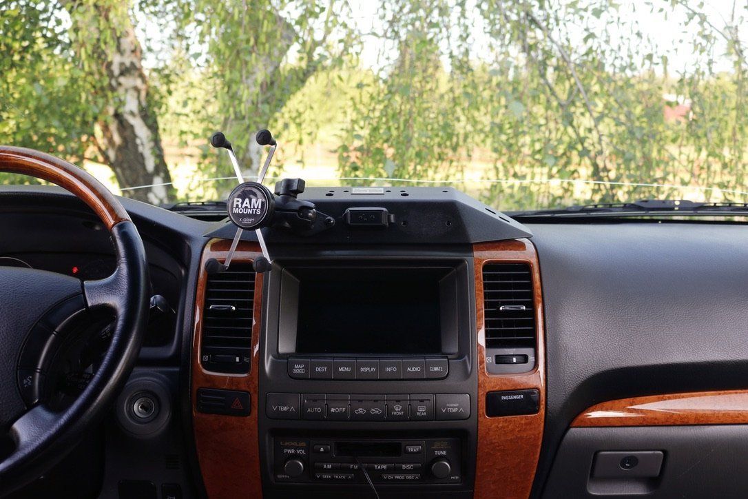 '02-08 Lexus GX470 Powered Accessory Mount (GXPAM) Display in Vehicle