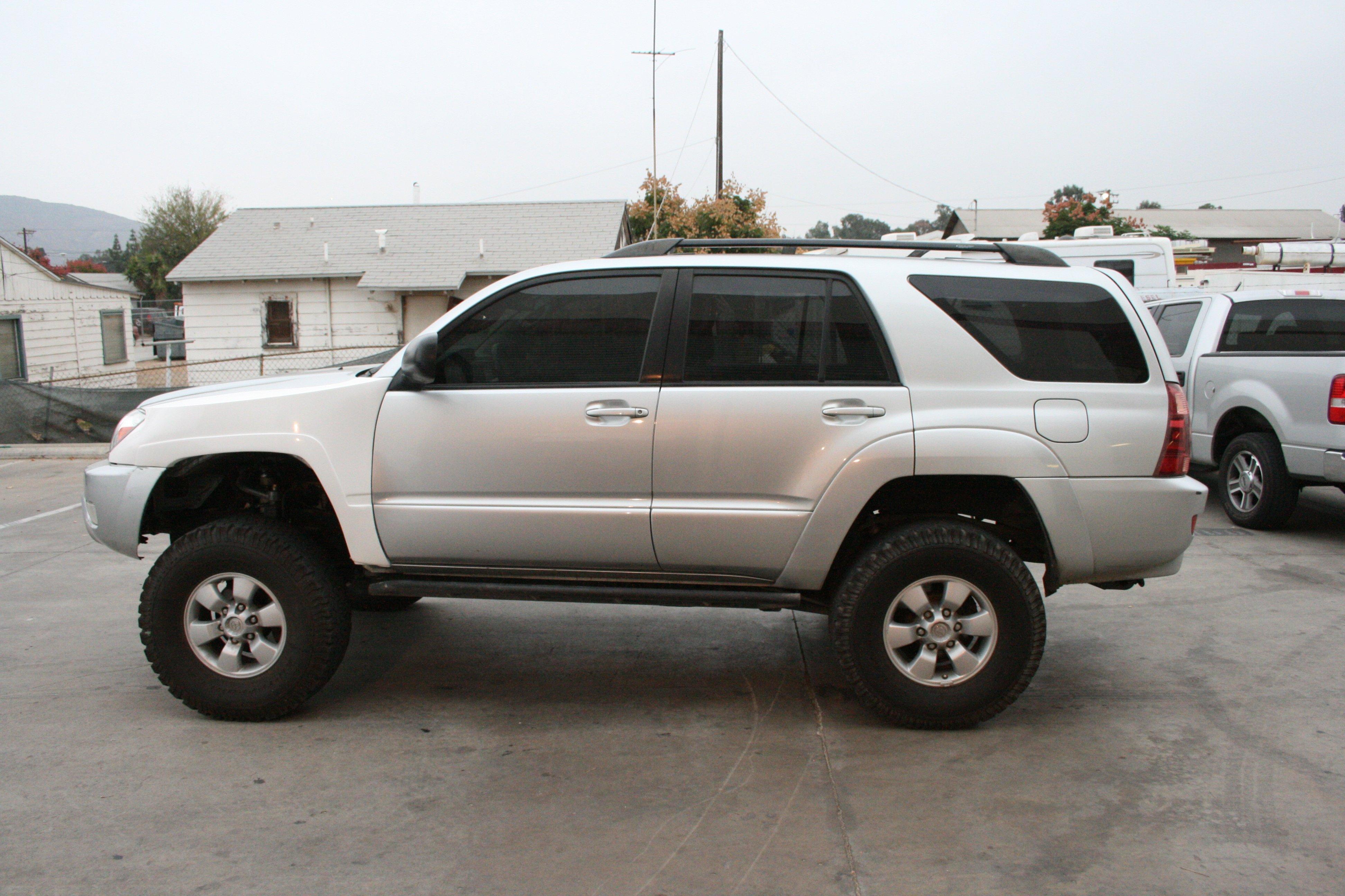 '03-09 Toyota 4Runner Fenders-4.5" Bulge Display on Vehicle