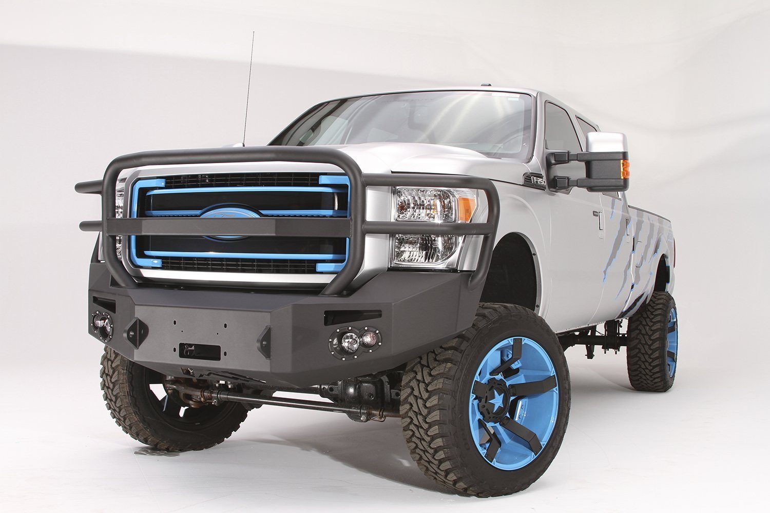 '05-07 Ford F250/350 Premium Front Bumper Display on Vehicle