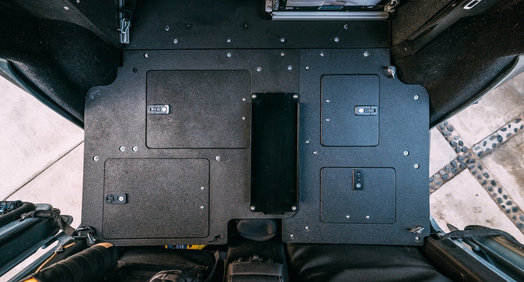 '07-18 Jeep JKU Sleeping Platform Display in Vehicle