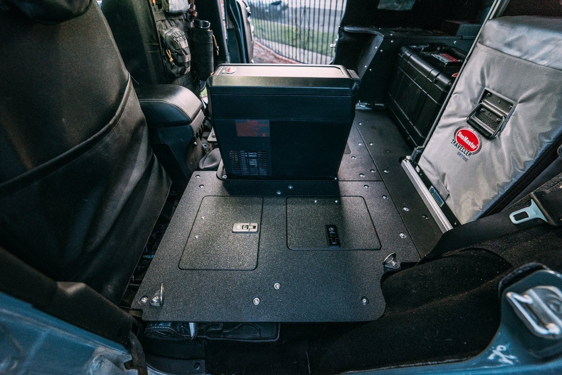 '07-18 Jeep JKU Sleeping Platform Display in Vehicle