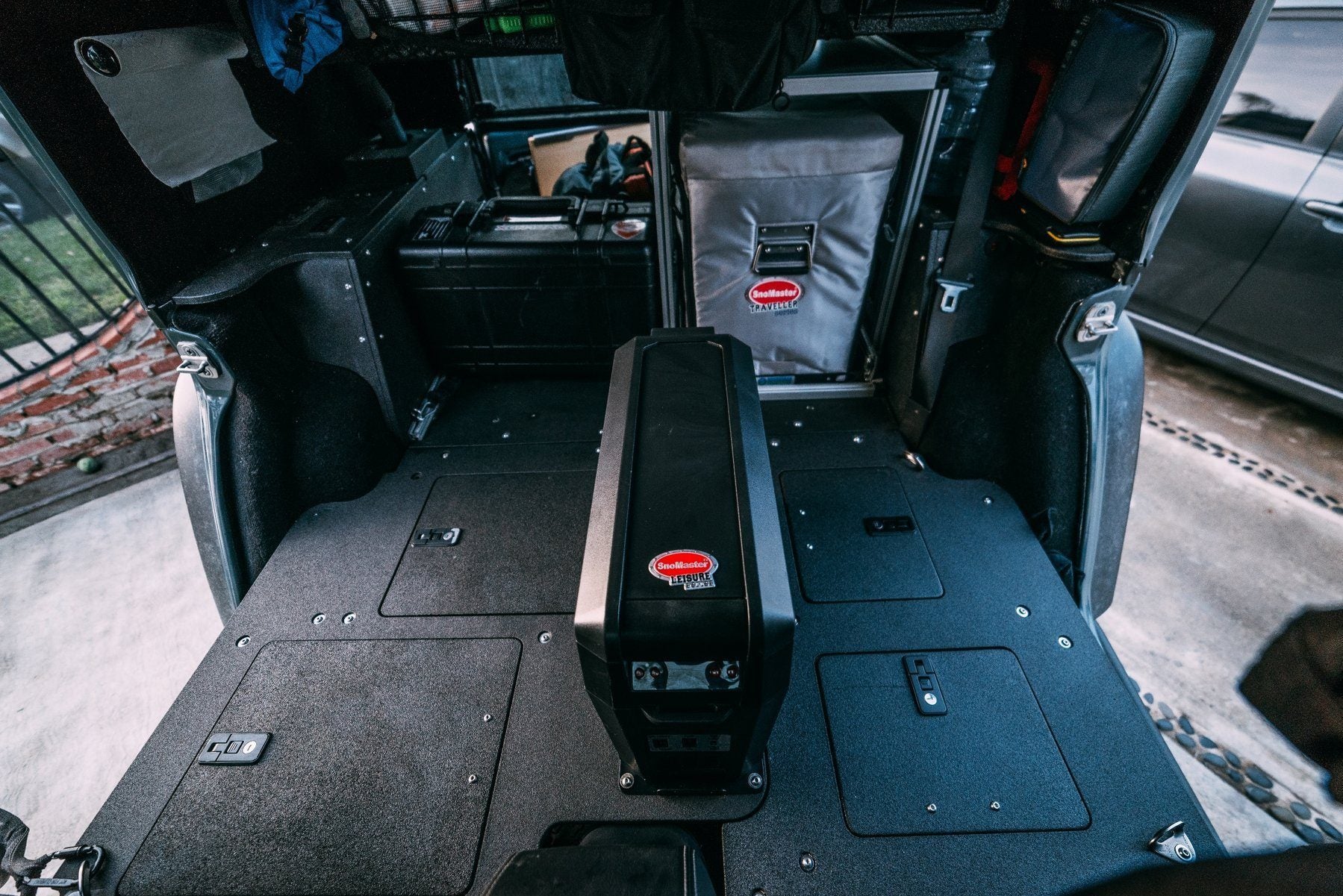 '07-18 Jeep JKU Sleeping Platform Display in Vehicle