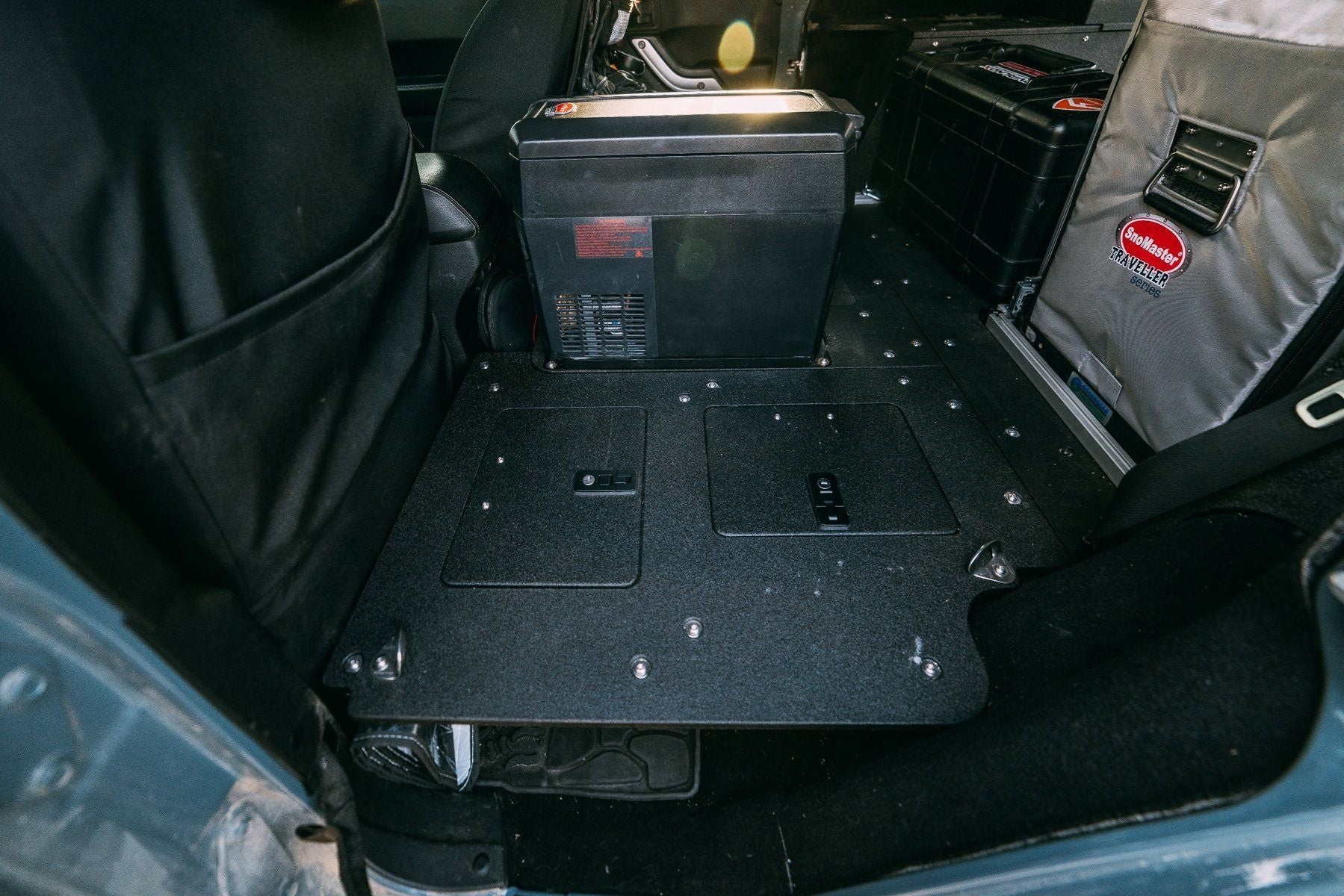 '07-18 Jeep JKU Sleeping Platform Display in Vehicle