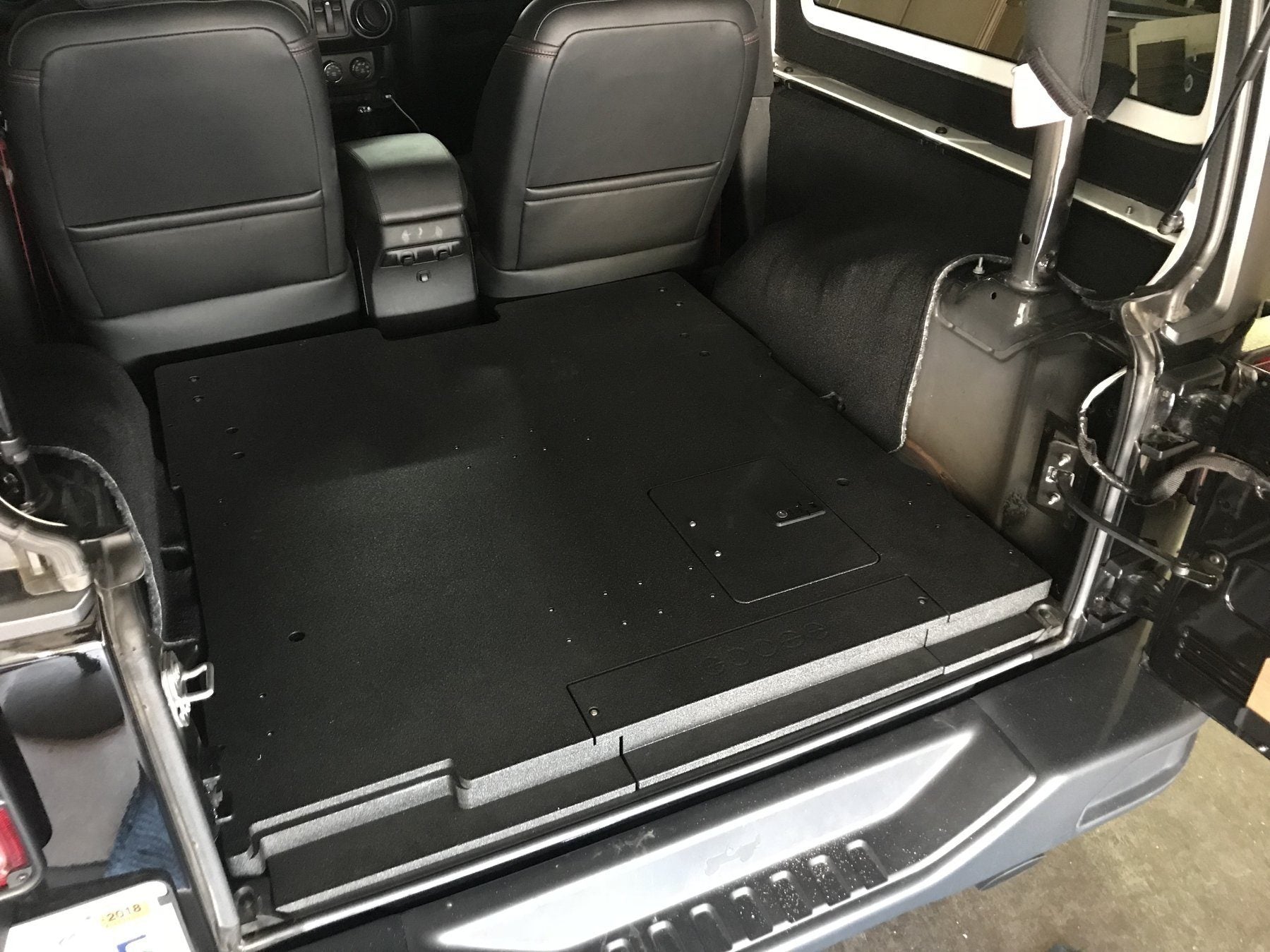 '07-18 Jeep JK 2-Door Goose Gear Rear Plate System Display in vehicle