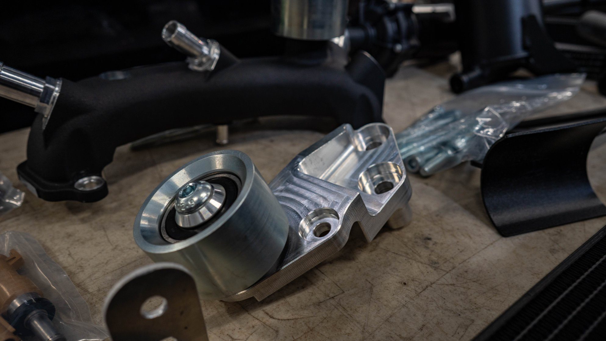 '07-21 Toyota Tundra 3UR-FE 5.7L V8-TVS2650 Harrop Supercharger Kit Display of Included Parts
