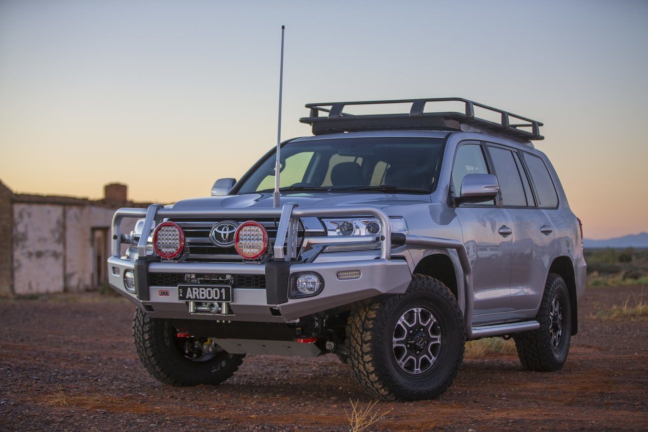 '08-21 Toyota Land Cruiser 200 Series ARB Recovery Point Bumper ARB display on Vehicle