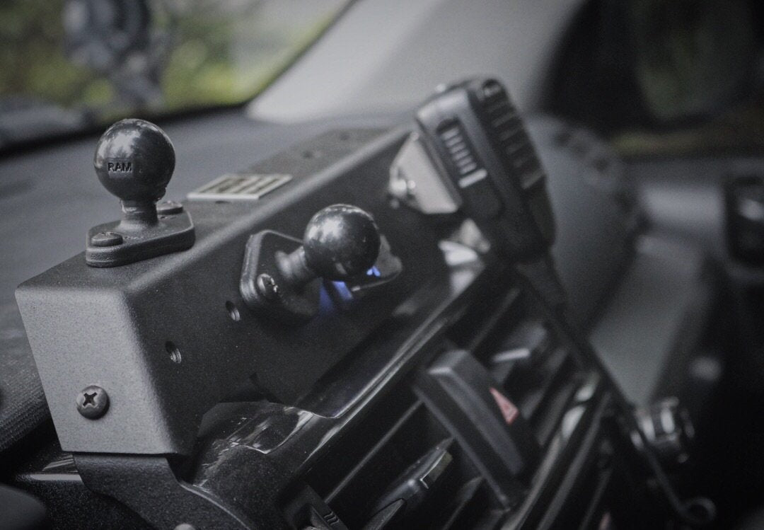 '10-23 Toyota 4Runner Accessory Mount w/ Wiring Cover Display in Vehicle