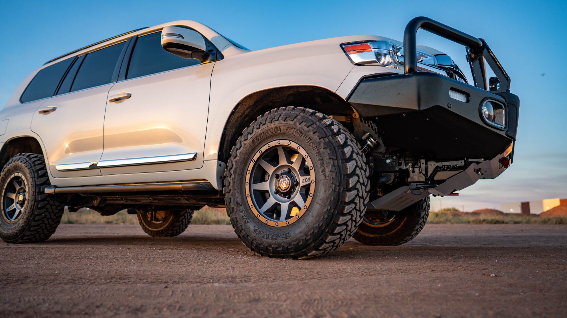 '16-23 Toyota 200 Series Land Cruiser Summit Front Bumper ARB display on Vehicle (Bottom side view)