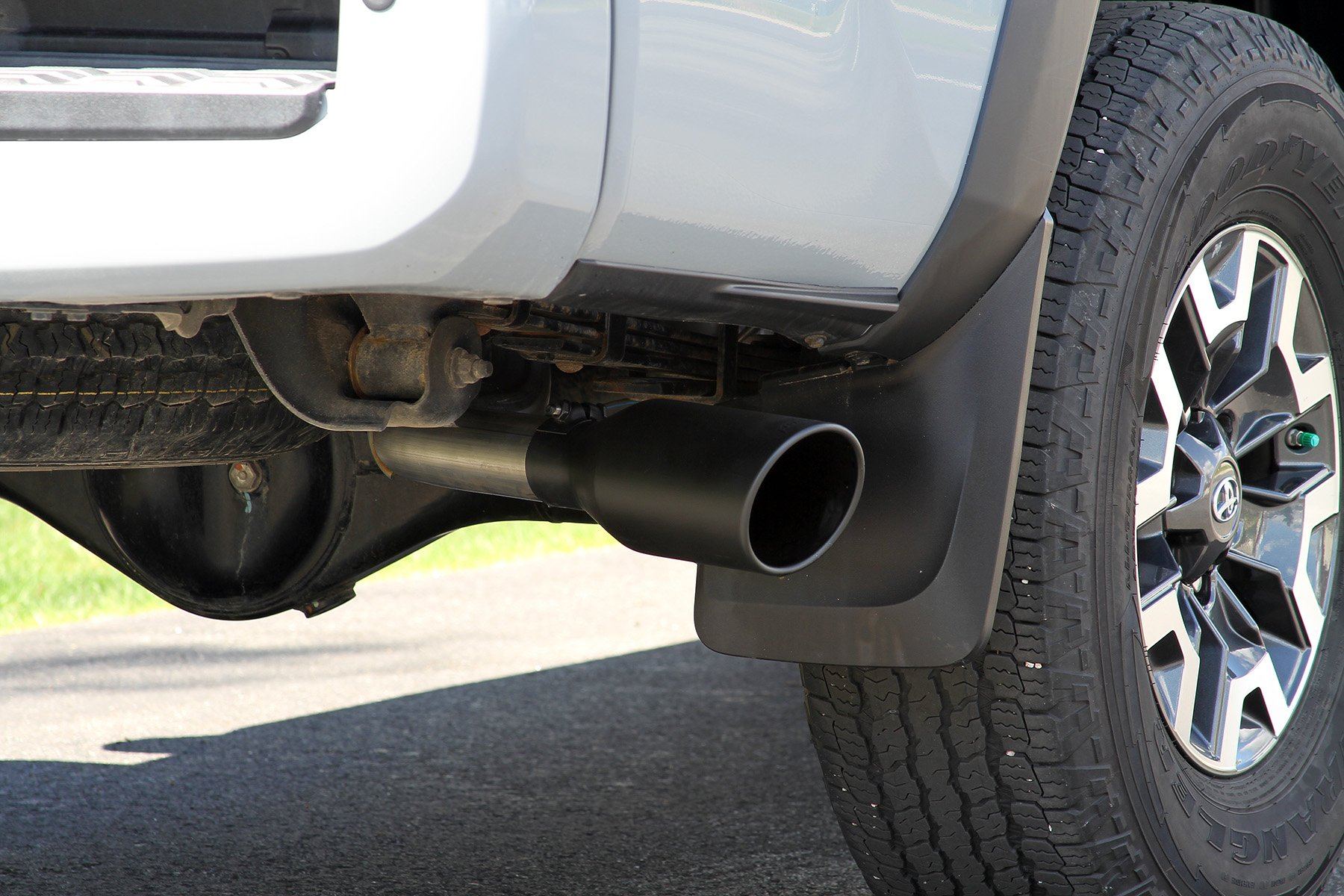 '16-23 Toyota Tacoma Flowmaster FlowFX Cat-Back Exhaust System Close-up Display on Vehicle