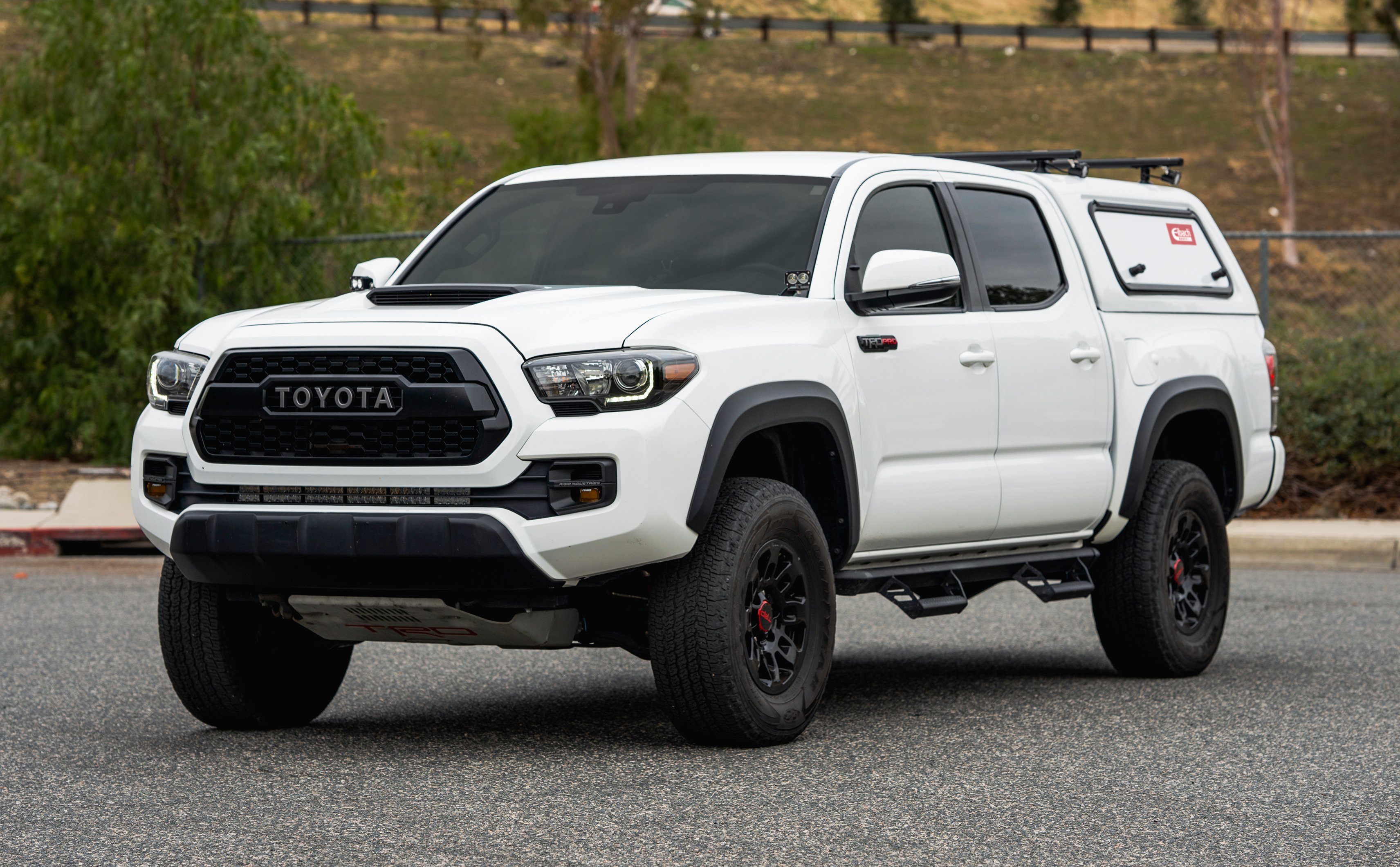'17-19 Toyota Tacoma TRD Pro Eibach PRO-LIFT-KIT Display on vehicle