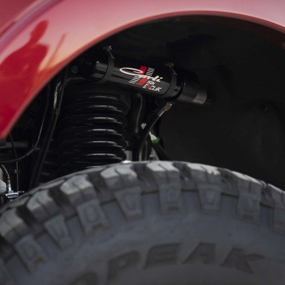 '17-24  Ford F250/350 Carli E-Venture Suspension System-4.5" Lift Close-up Display on vehicle