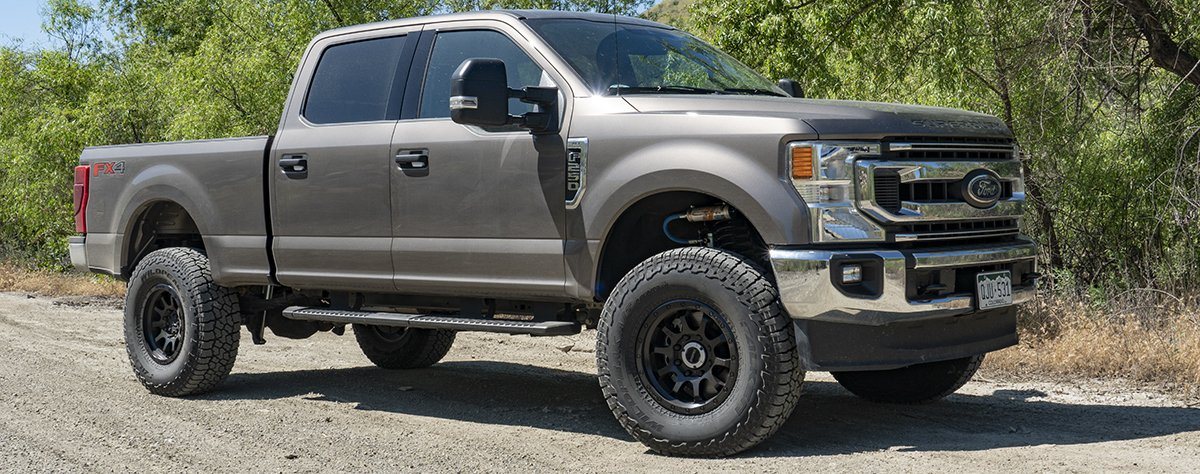 '17-22 Ford F250/350 6.2/7.3L Gas Carli Suspension 2.5 Pintop System Display on Vehicle