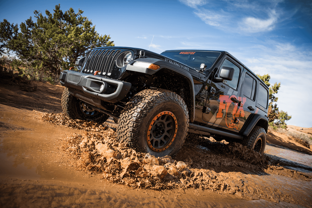 '18-23 Jeep JL Performance Elite Series RR 2.5 Front Shocks Display on Vehicle
