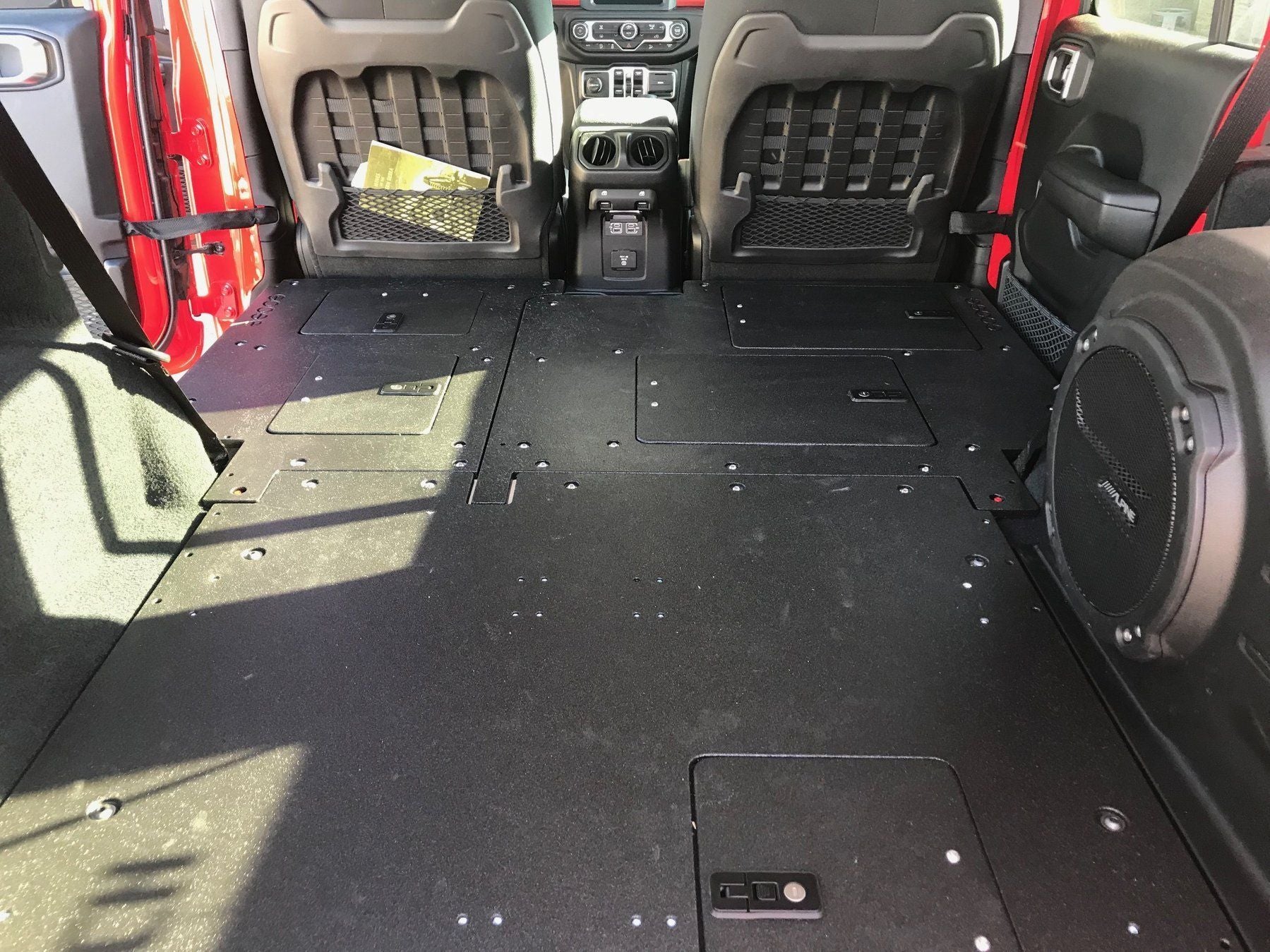 18-23 Jeep JLU Sleeping Platforms Interior Accessoires Goose Gear display