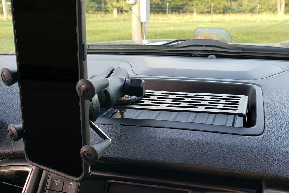 '19-23 Ford Ranger Dash Mount Kit Display in Vehicle