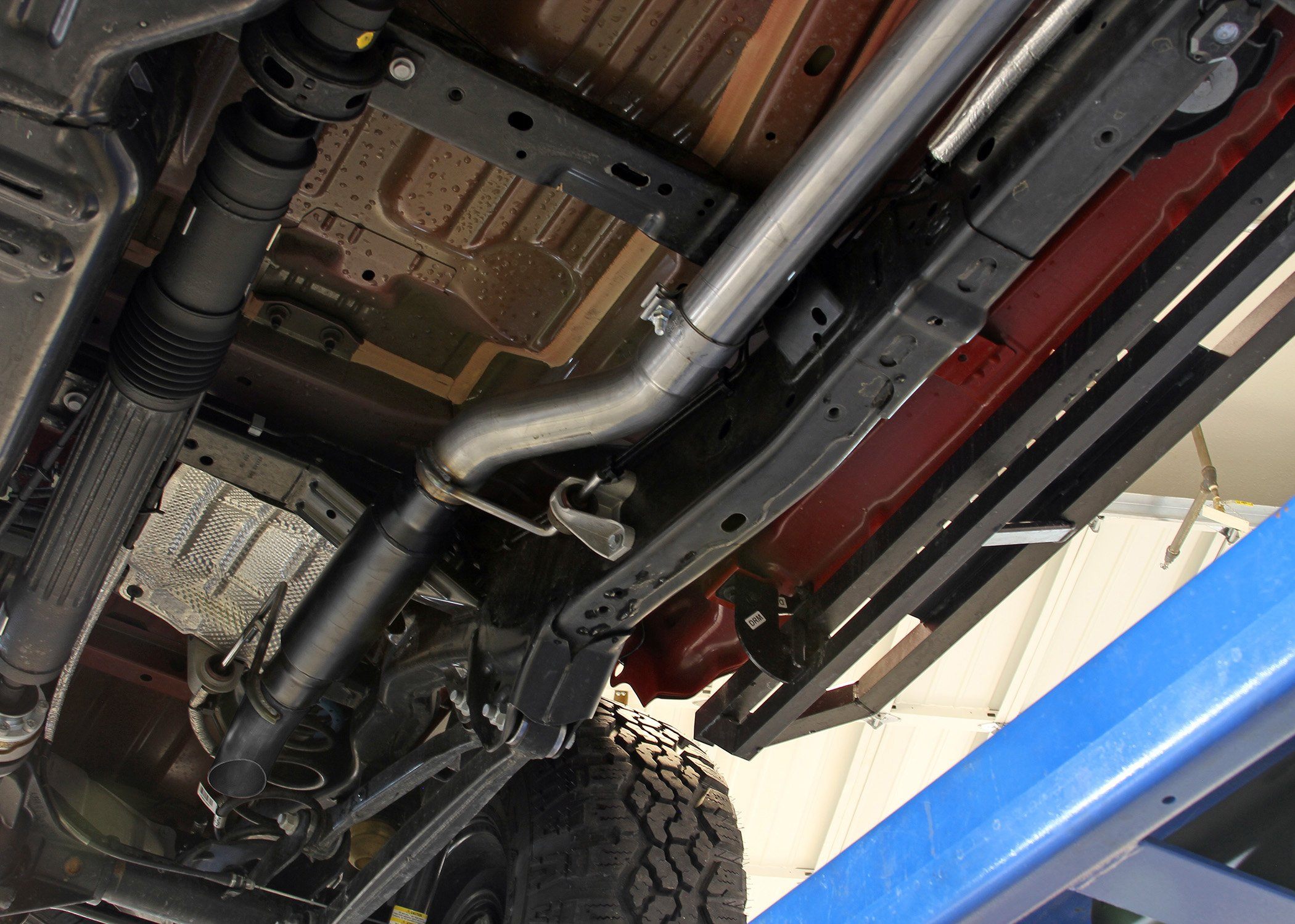 '20-23 Jeep JT 3.6L Flowmaster Outlaw Extreme Cat-Back Exhaust System Display on Vehicle