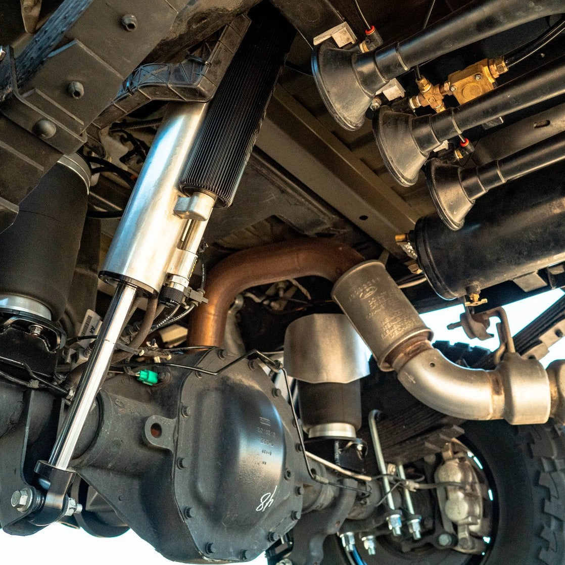 99-04 Ford Super Duty Icon 2.5 VS Finned PB CDCV Rear Shocks 3-6" Lift display