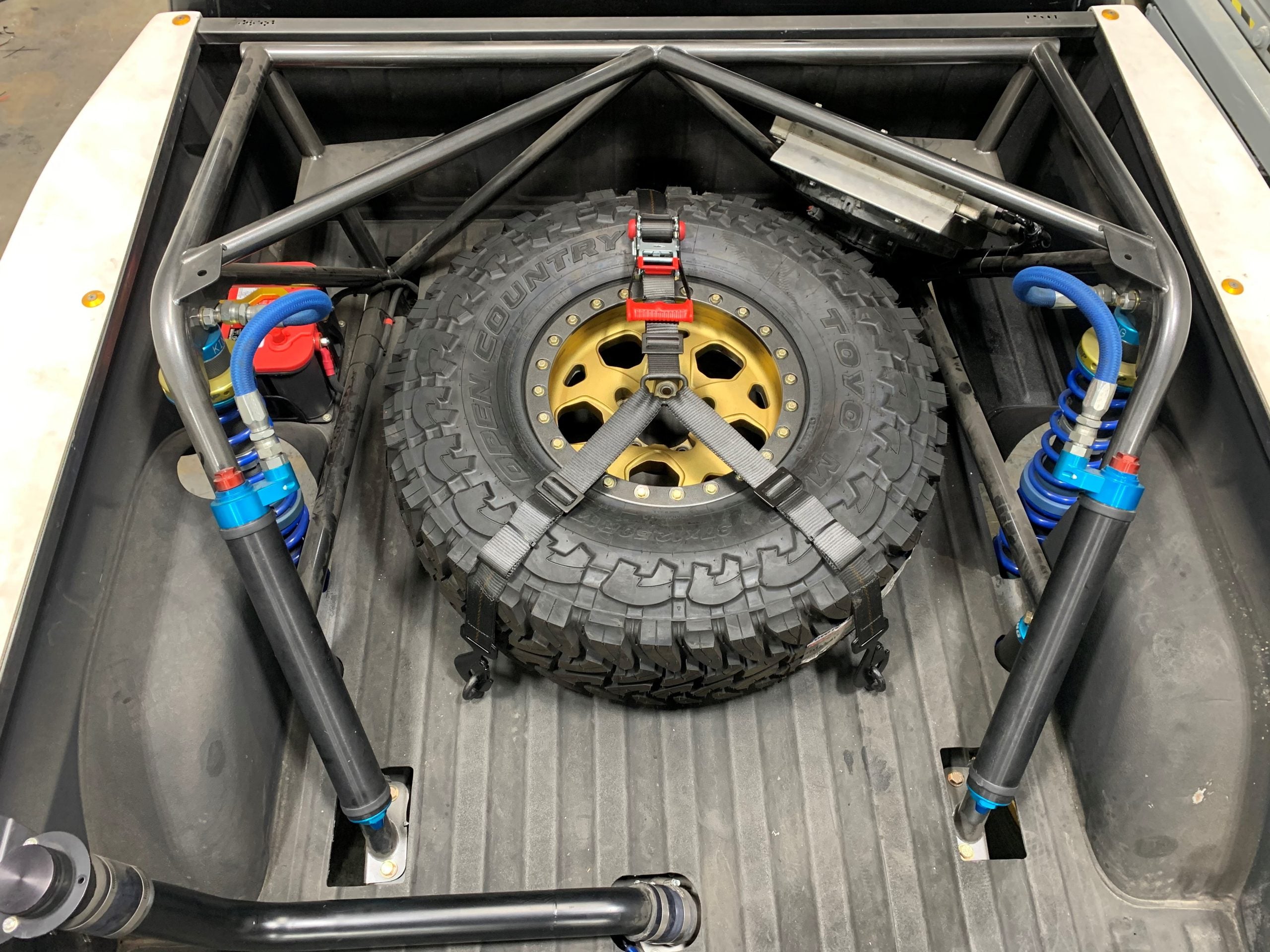 2" HD 3-Point Spare Tire Tie-Down w/ Swivel Hooks Speedstrap display