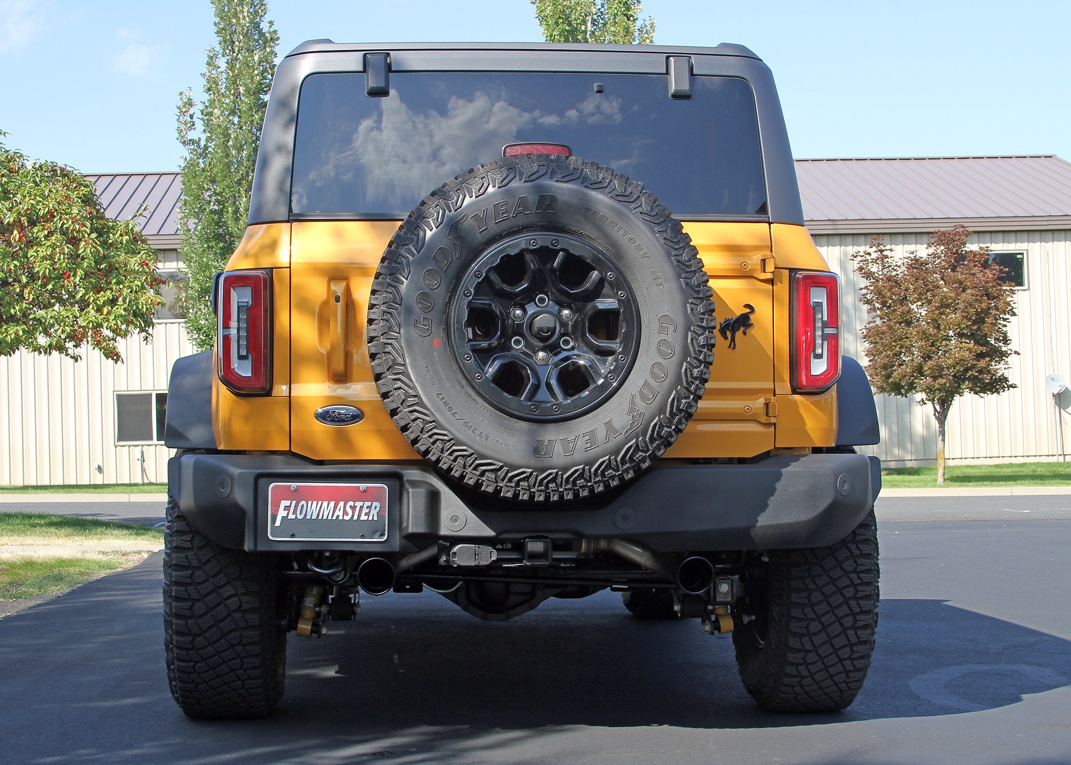 '21-23 Ford Bronco Flowmaster FlowFx Axle-Back Dual Exit Exhaust System Display on Vehicle