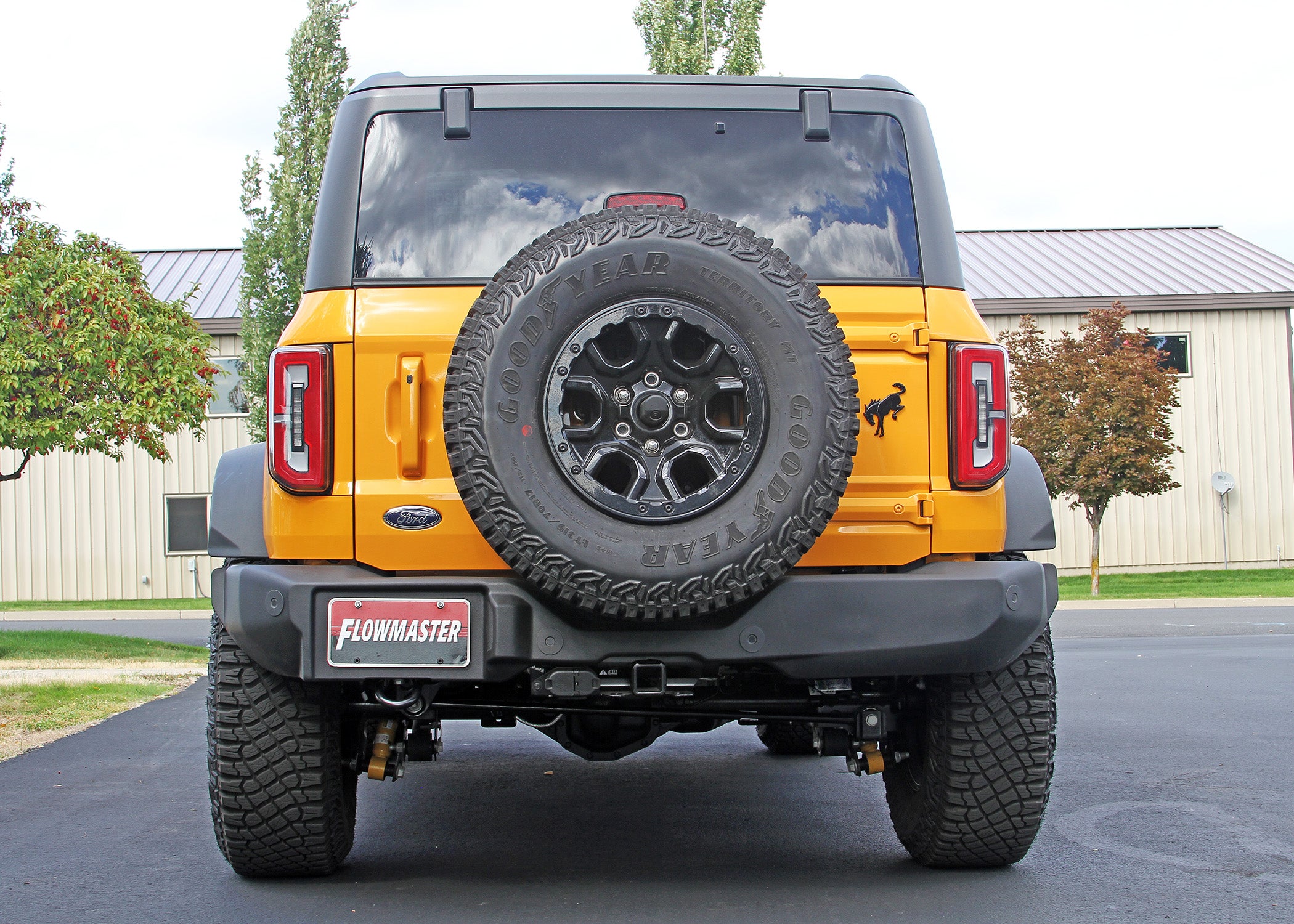 '21-23 Ford Bronco Flowmaster American Thunder Axle-Back Exhaust System Display on Vehicle