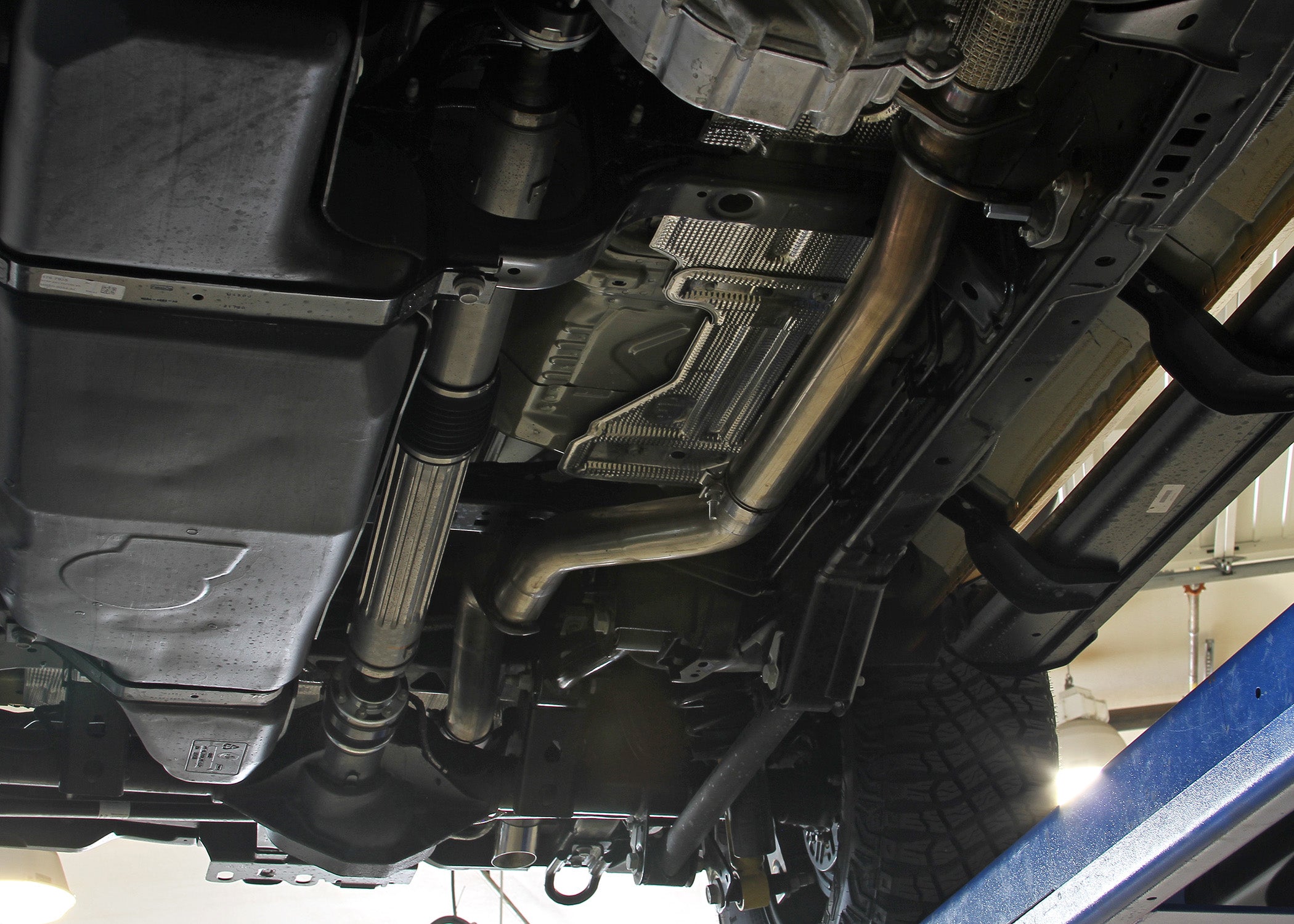 '21-23 Ford Bronco Flowmaster Outlaw Cat-Back High Clearance Exhaust Display on Vehicle