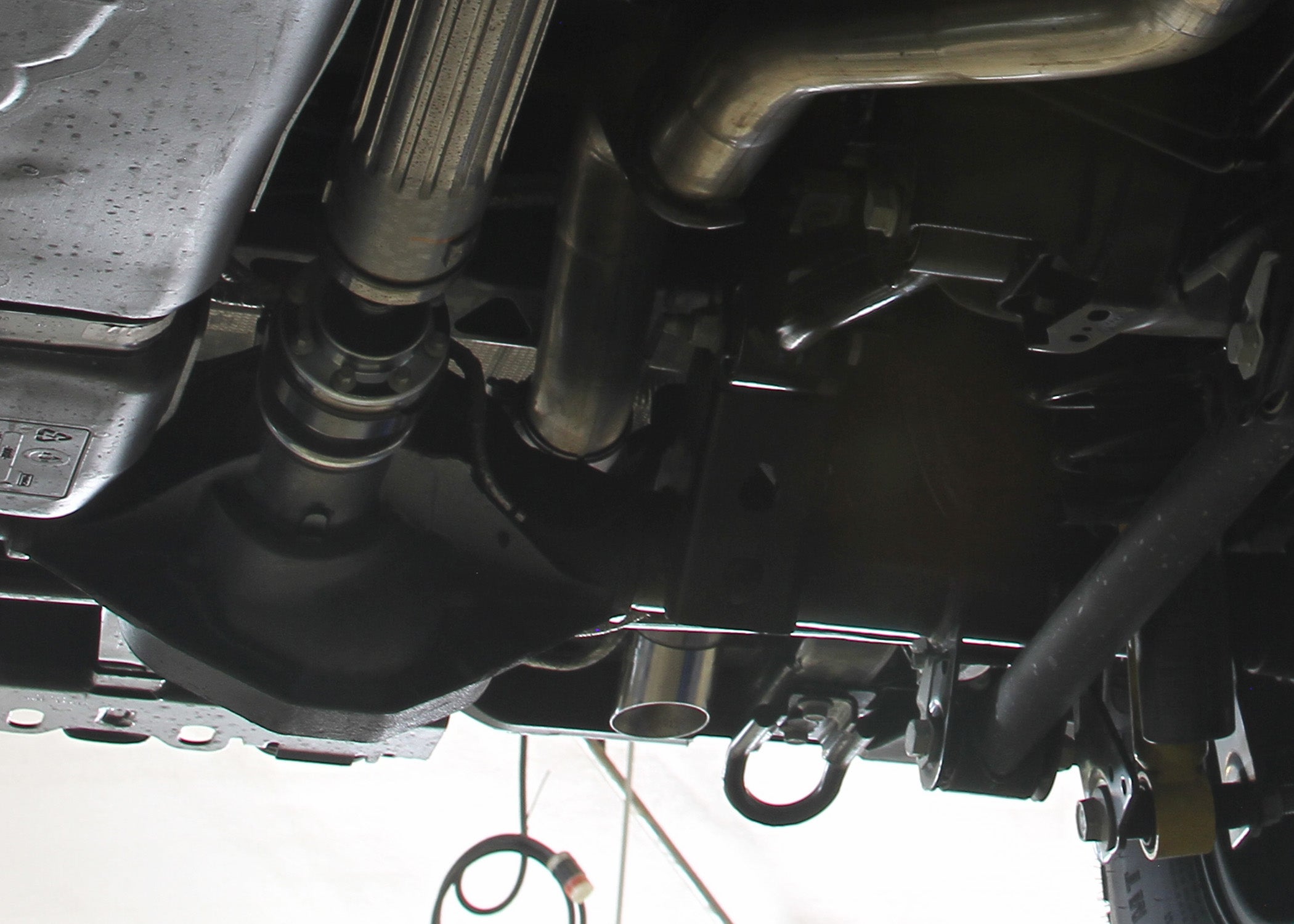 '21-23 Ford Bronco Flowmaster Outlaw Axle-Back High Clearance Exhaust Close-up Display on Vehicle
