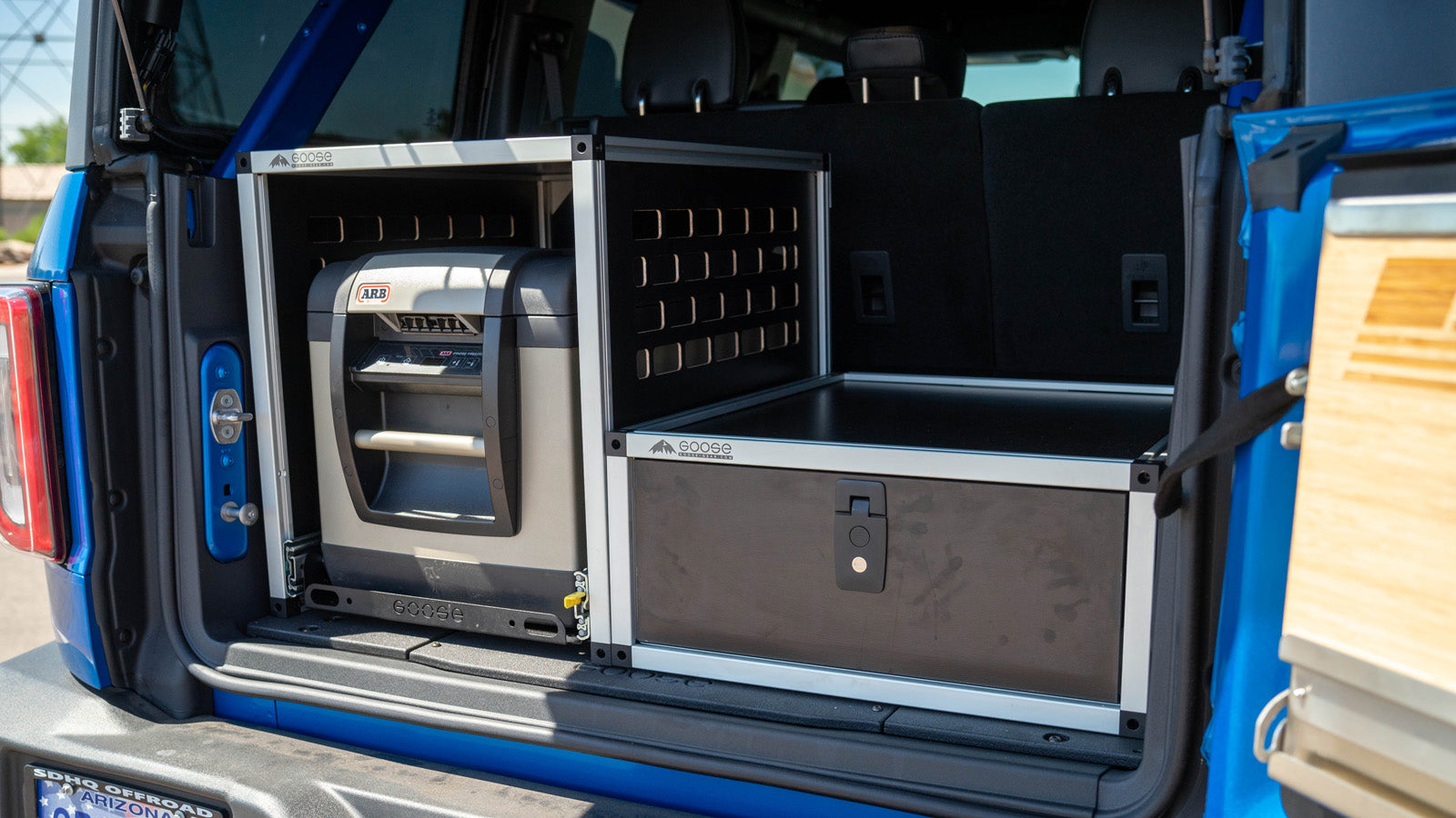 Goose Gear Icebox XL 1.4-31.5" Deep Module Display in Vehicle