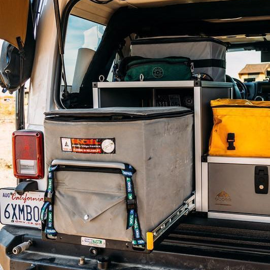 Goose Gear Icebox XL 1.4-31.5" Deep Module Display in vehicle