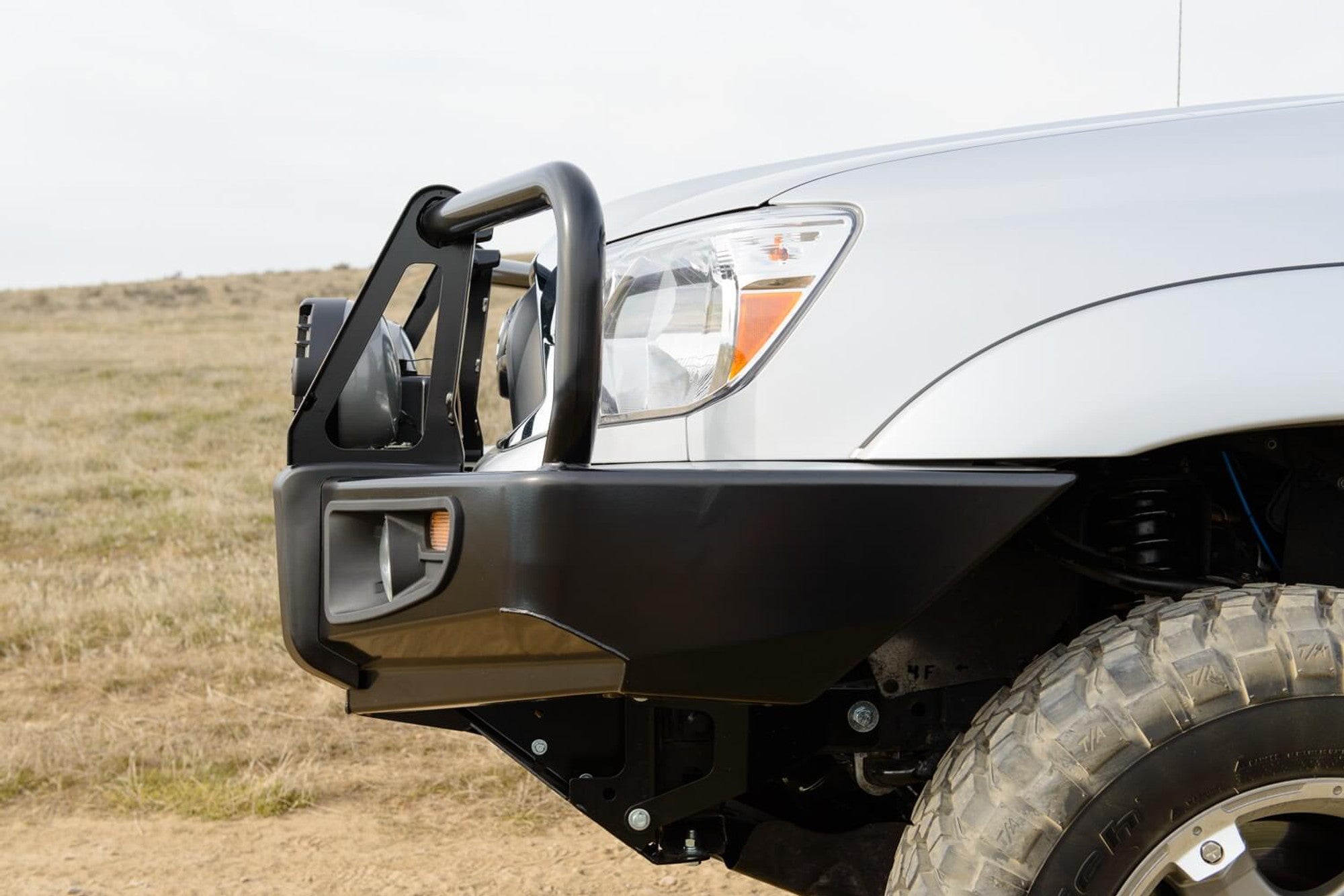 12-15 Toyota Tacoma Deluxe Bumper Display on Vehicle (Side View)