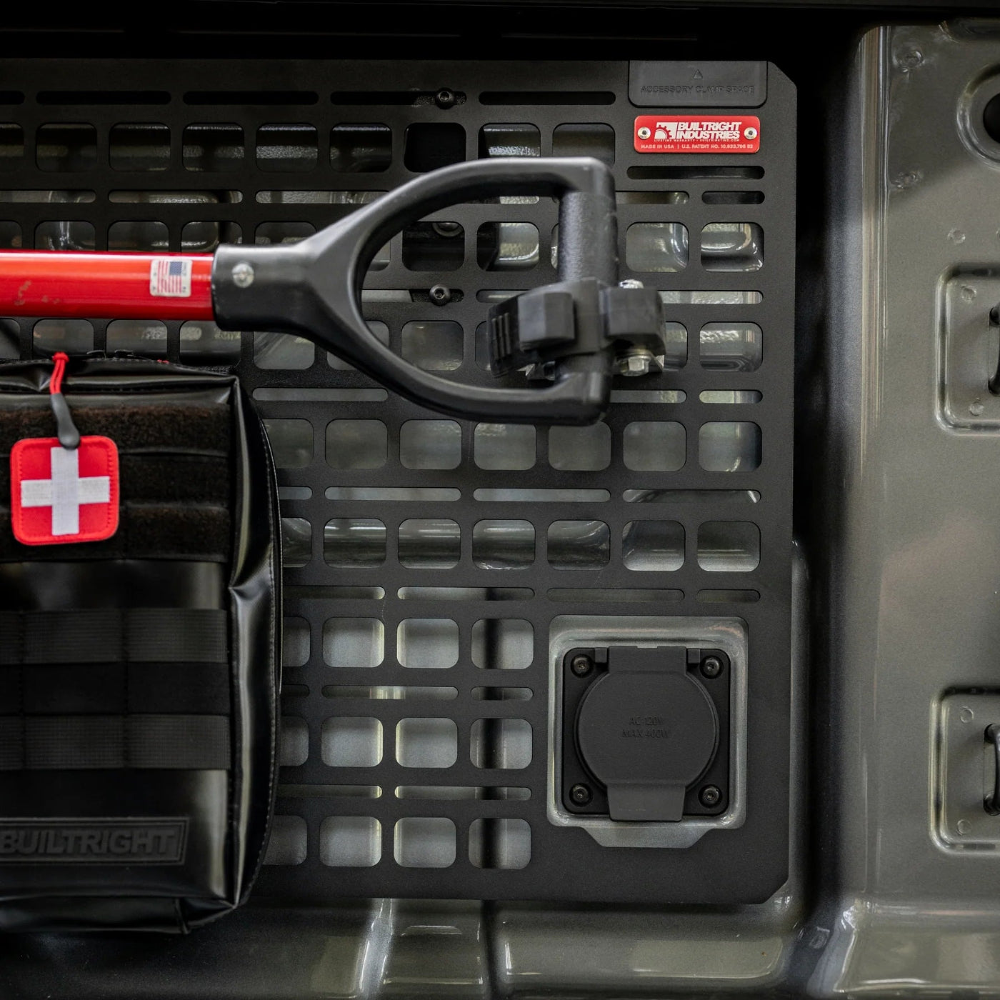 '23+ Colorado/Canyon Bedside Rack Molle Panel System Display in Vehicle 