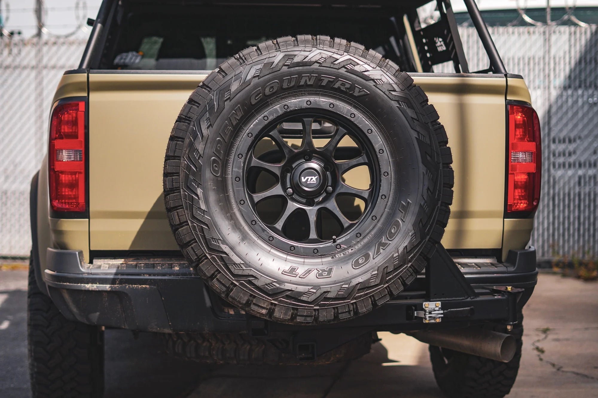 UltraSwing Multi-Fit Spare Tire Hitch Mount | RiGd Supply Front View