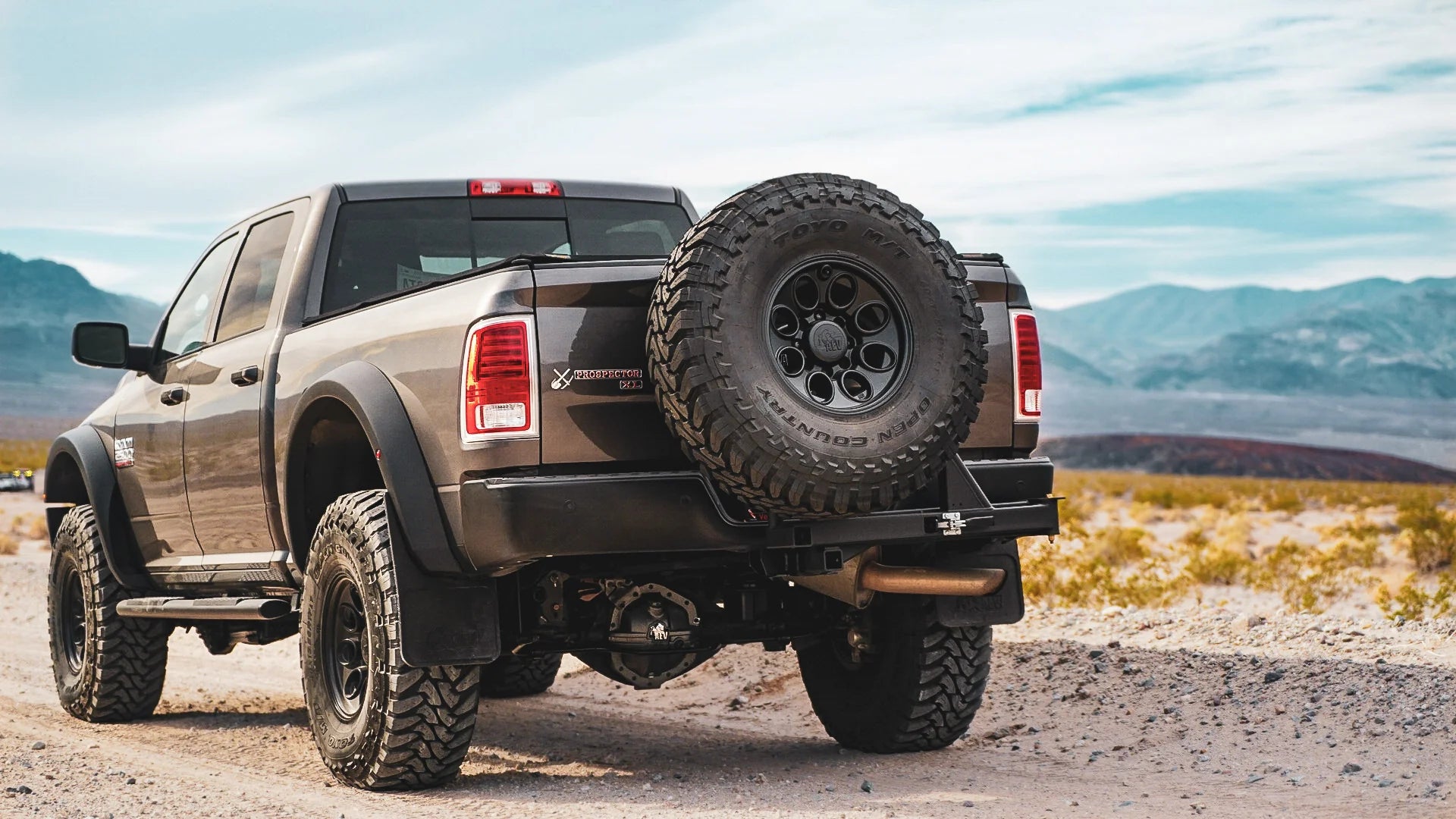 UltraSwing Mega-Fit Spare Tire Hitch Mount | RiGd Supply Front View