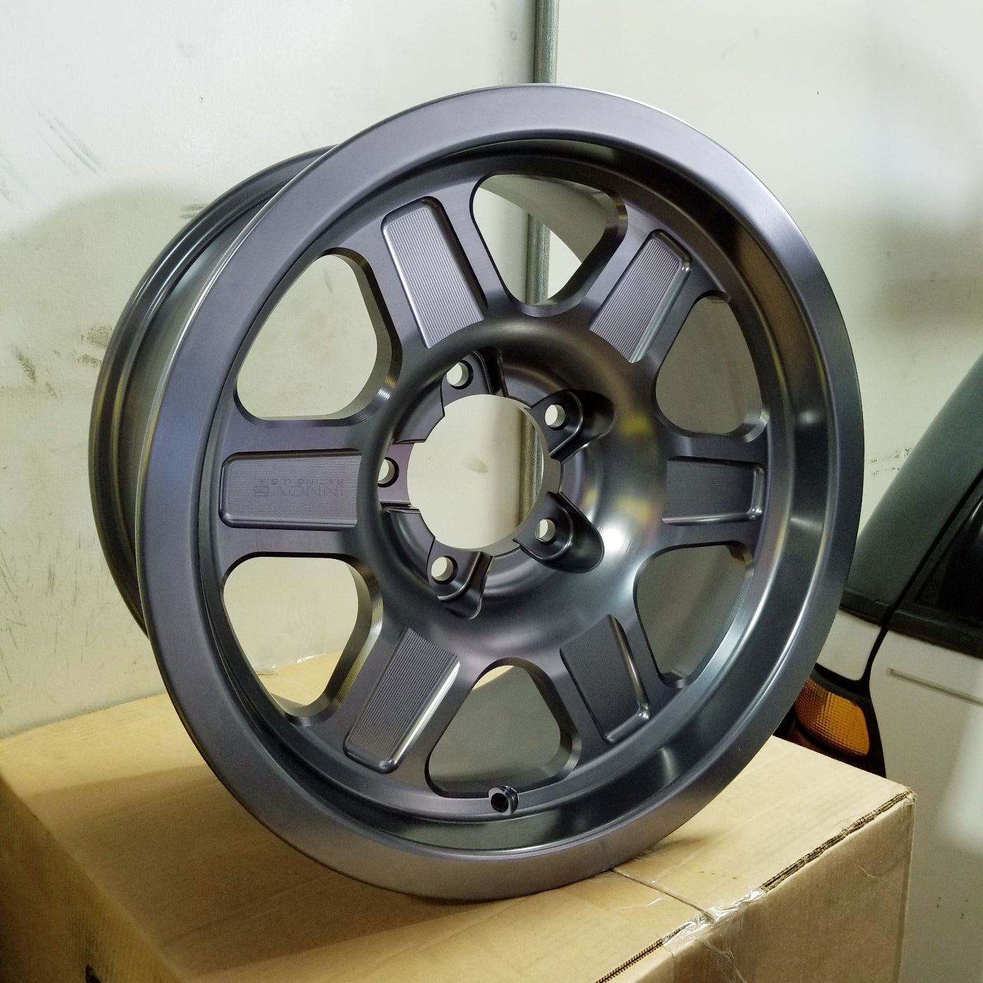 G400 Smooth Lip Wheel 17x8.5" 8 Lug Front View