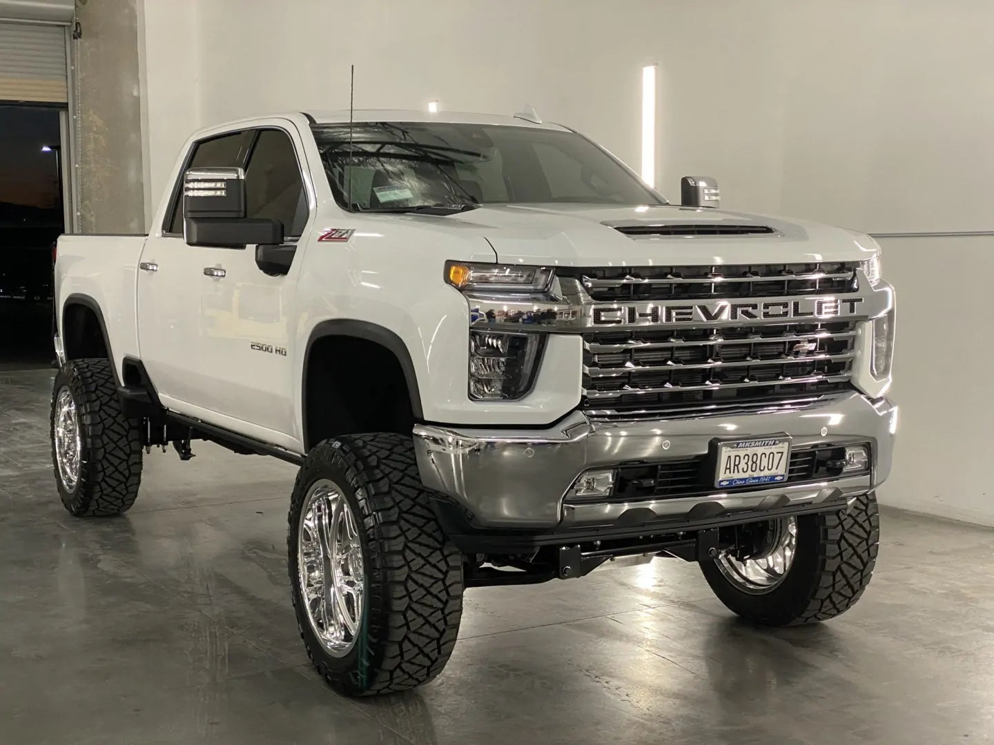 CST 20-25 GM 2500 / 3500 8″ Stage 3 Suspension System