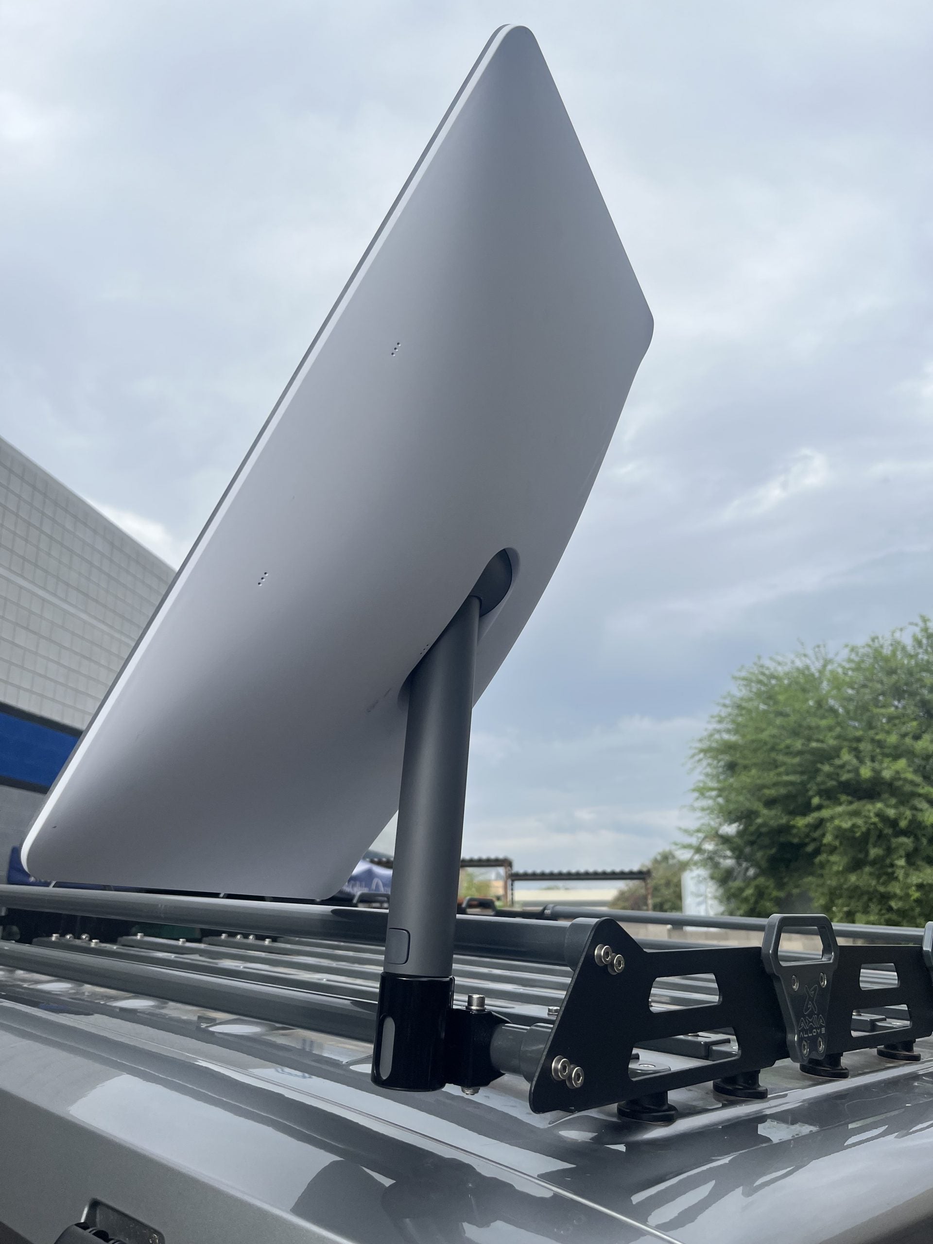Starlink RV Ladder / Tubing Mount – Dishy
