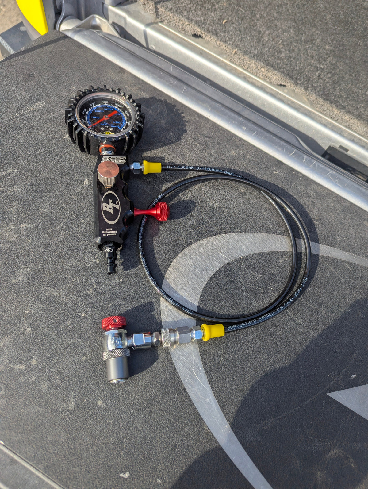 Shock Inflator with Gauge Tool